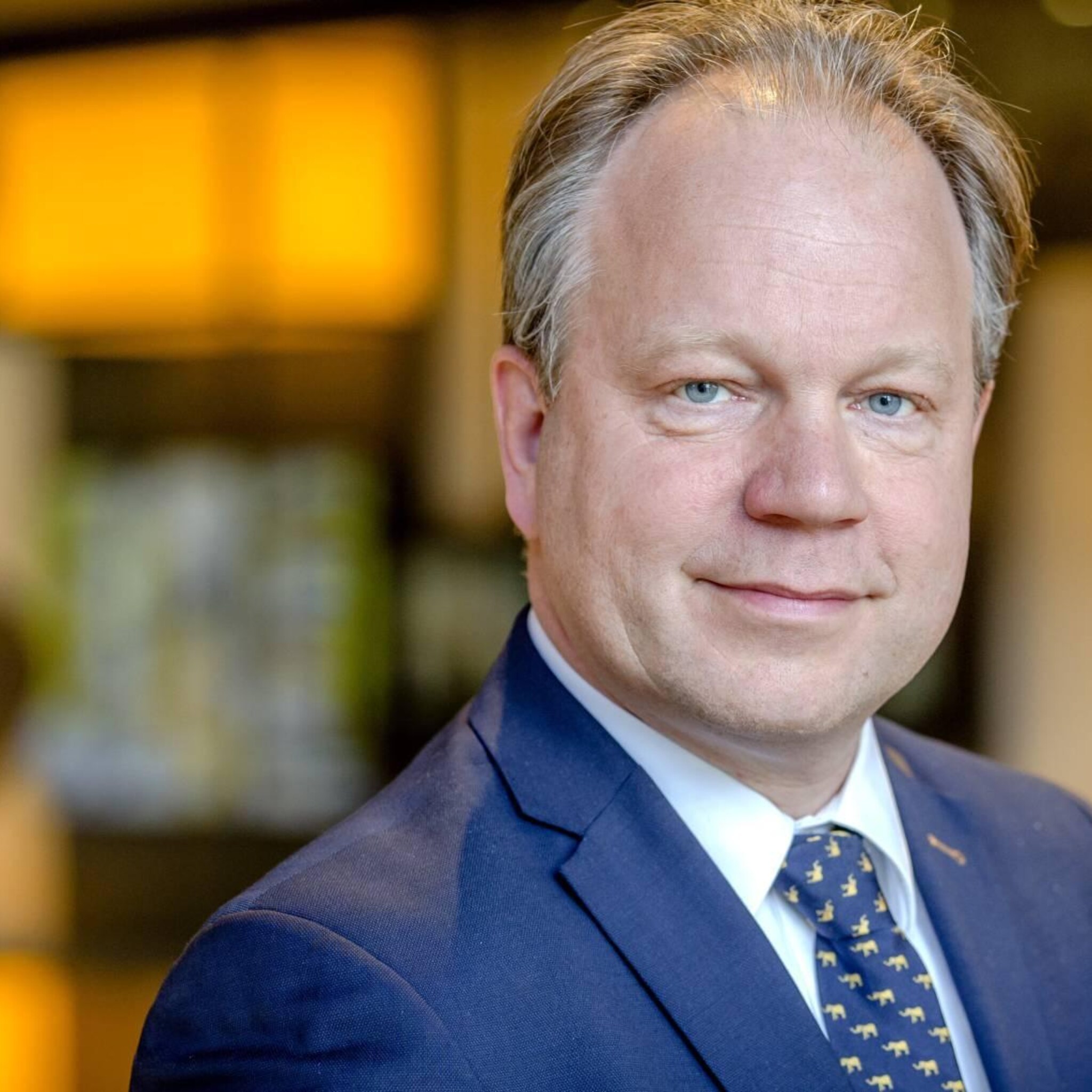 commissaris van veen tijdelijk topman van supermarktketen jumbo