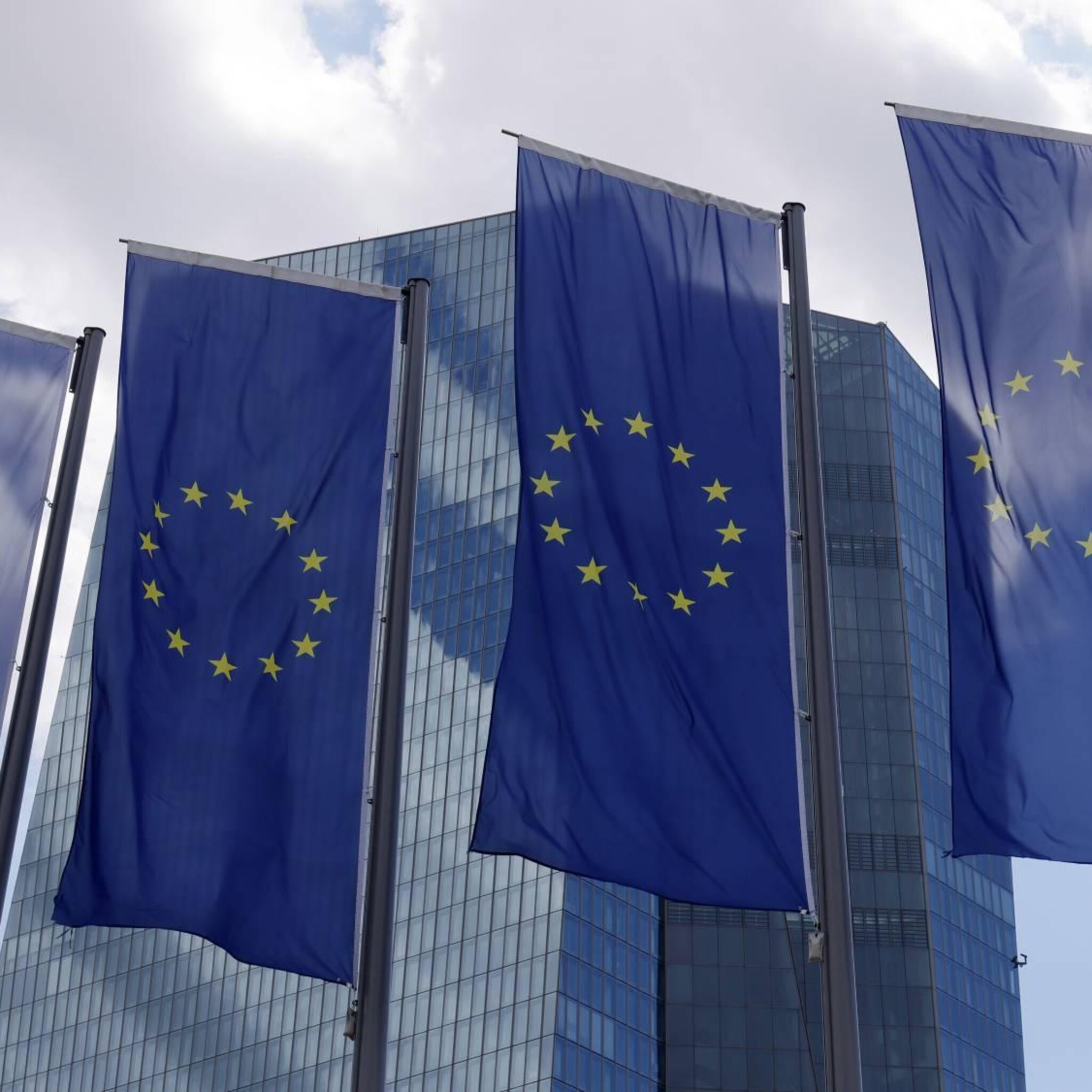 eu breidt zwarte lijst belastingparadijzen met drie landen uit