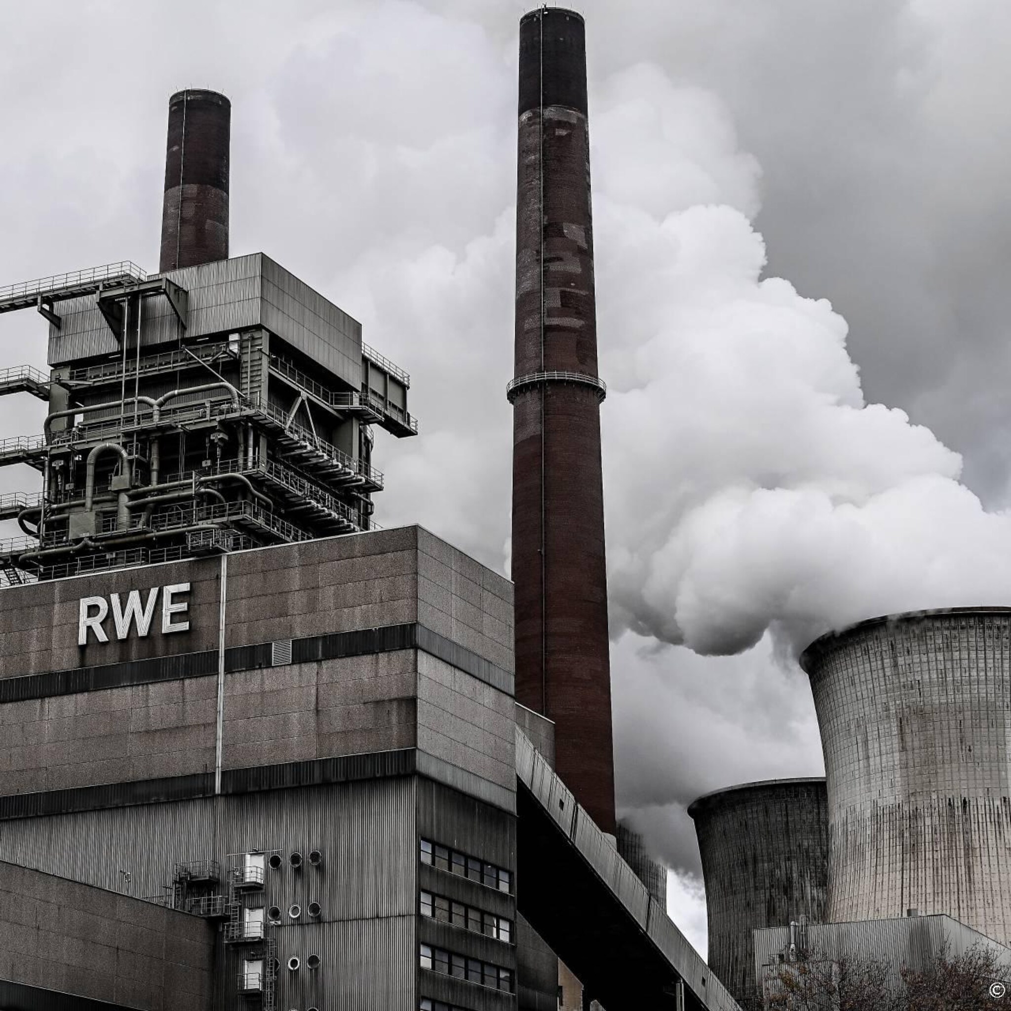 energiebedrijf rwe wil afbouw kolen vervroegen maar nu nog niet