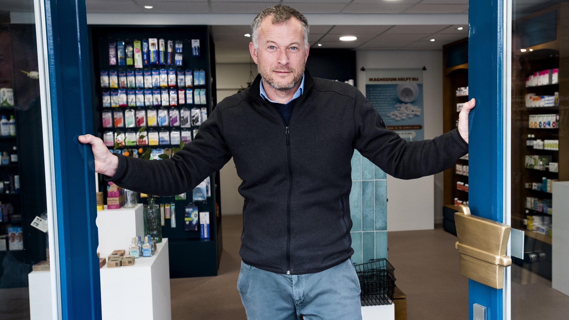 Richard Stouthart wil dat de winkeliers hun voordeuren gesloten houden om energie te besparen. Foto: Marnix Schmidt