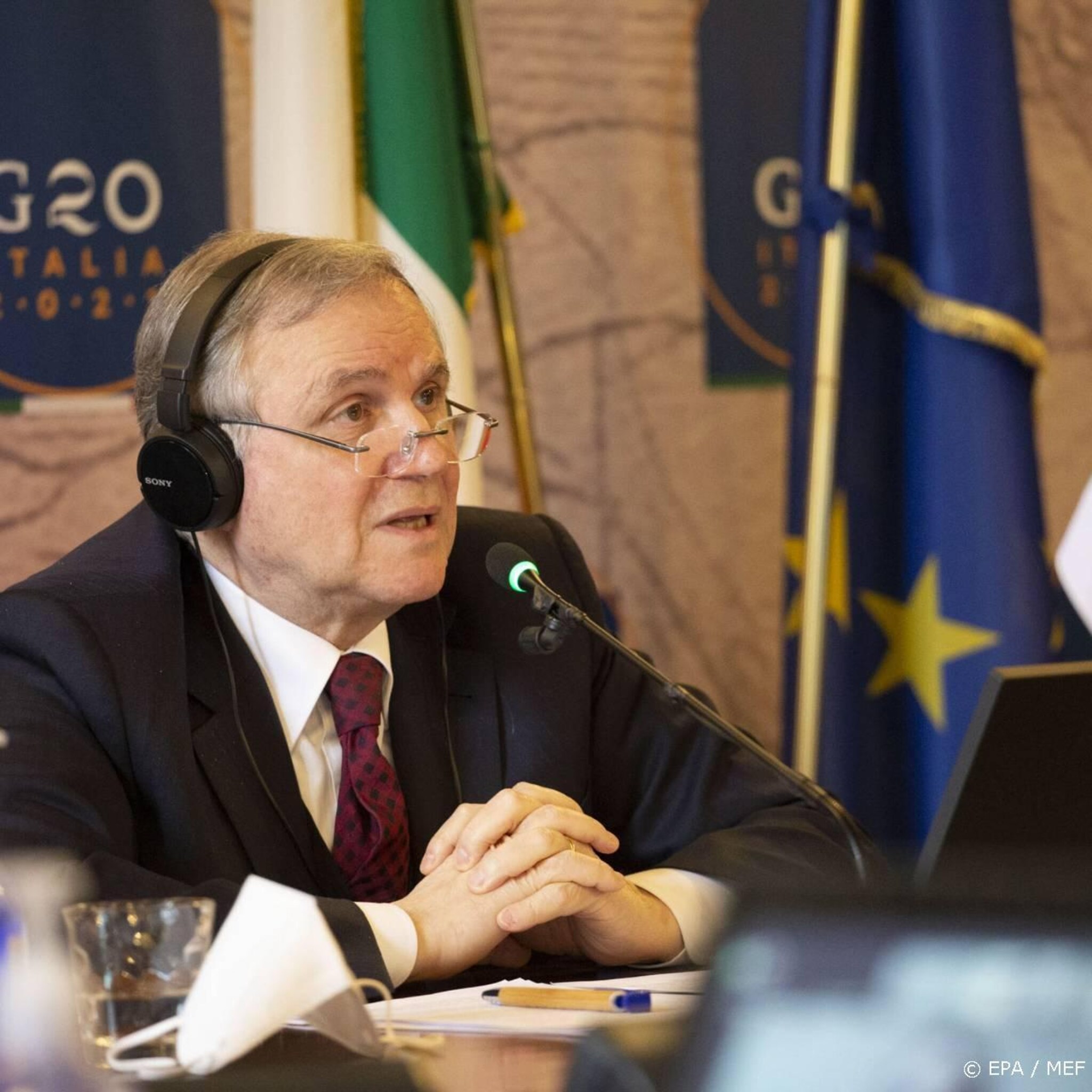 baas centrale bank italie huiverig voor te forse renteverhogingen