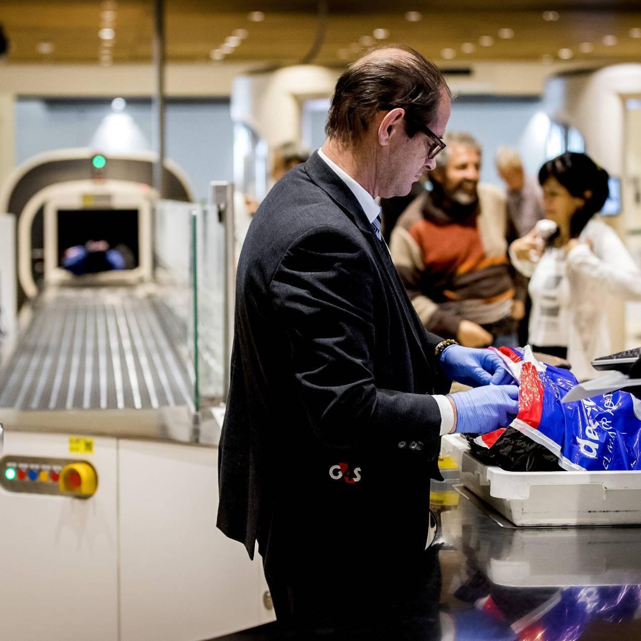 fnv pleit voor nieuwe dikke bonus voor beveiligers op schiphol