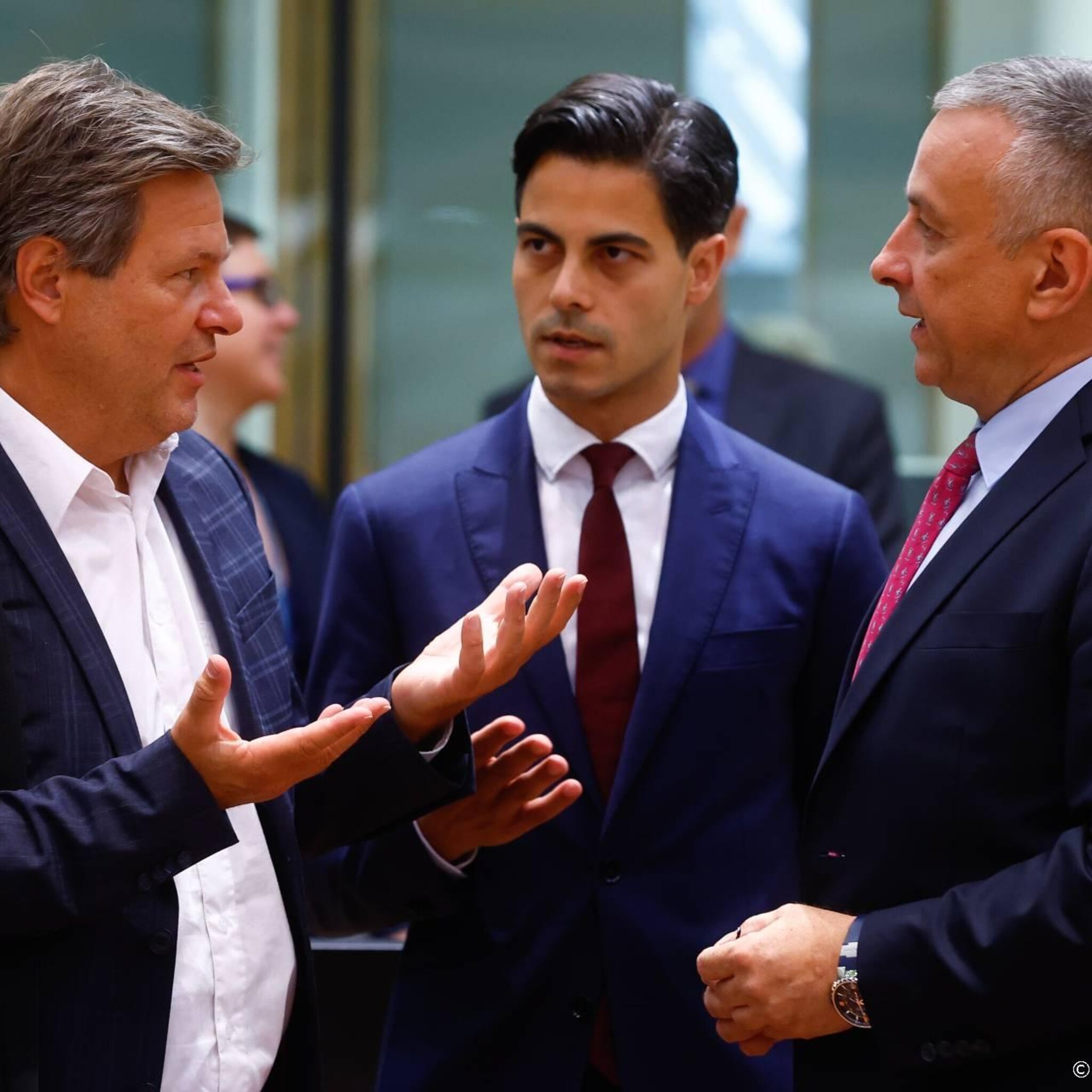 eu lidstaten bespreken extra winstbelasting energiebedrijven