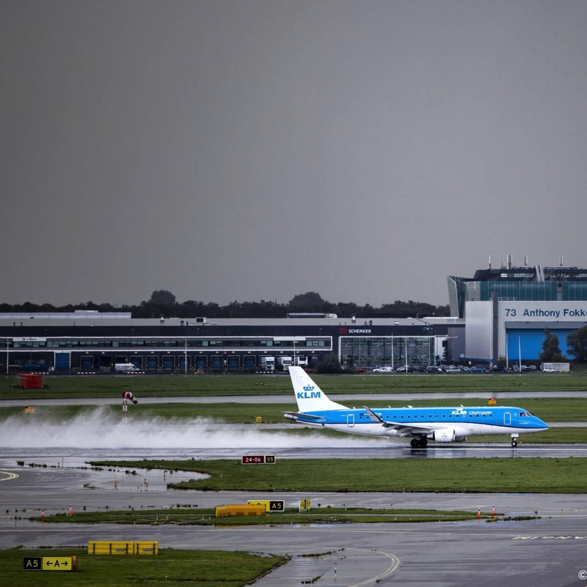 luchtvaartmaatschappijen niet blij met schiphol