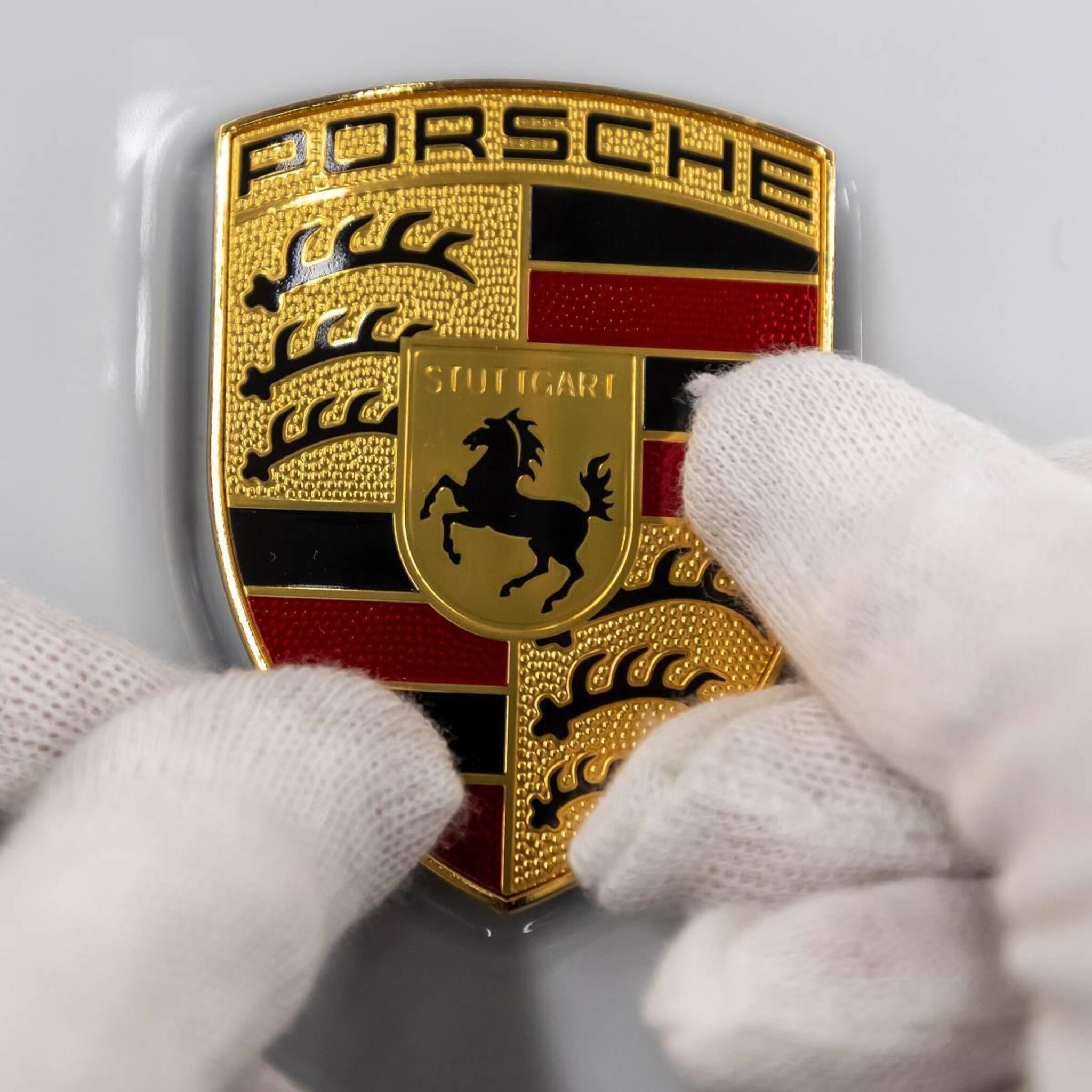 beleggers kijken naar beursgang porsche in frankfurt