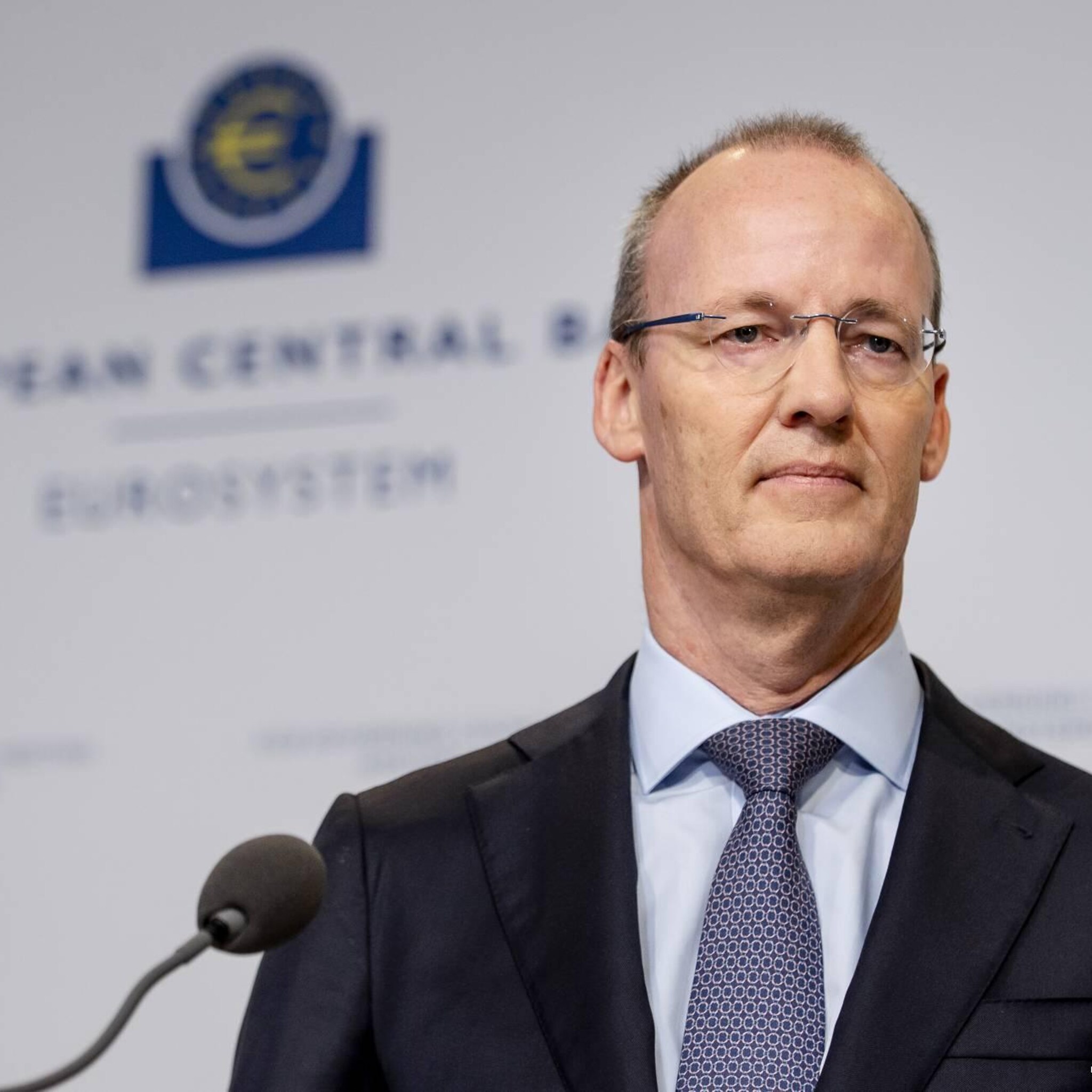 dnb baas klaas knot bespreekt toestand van de euro in maastricht