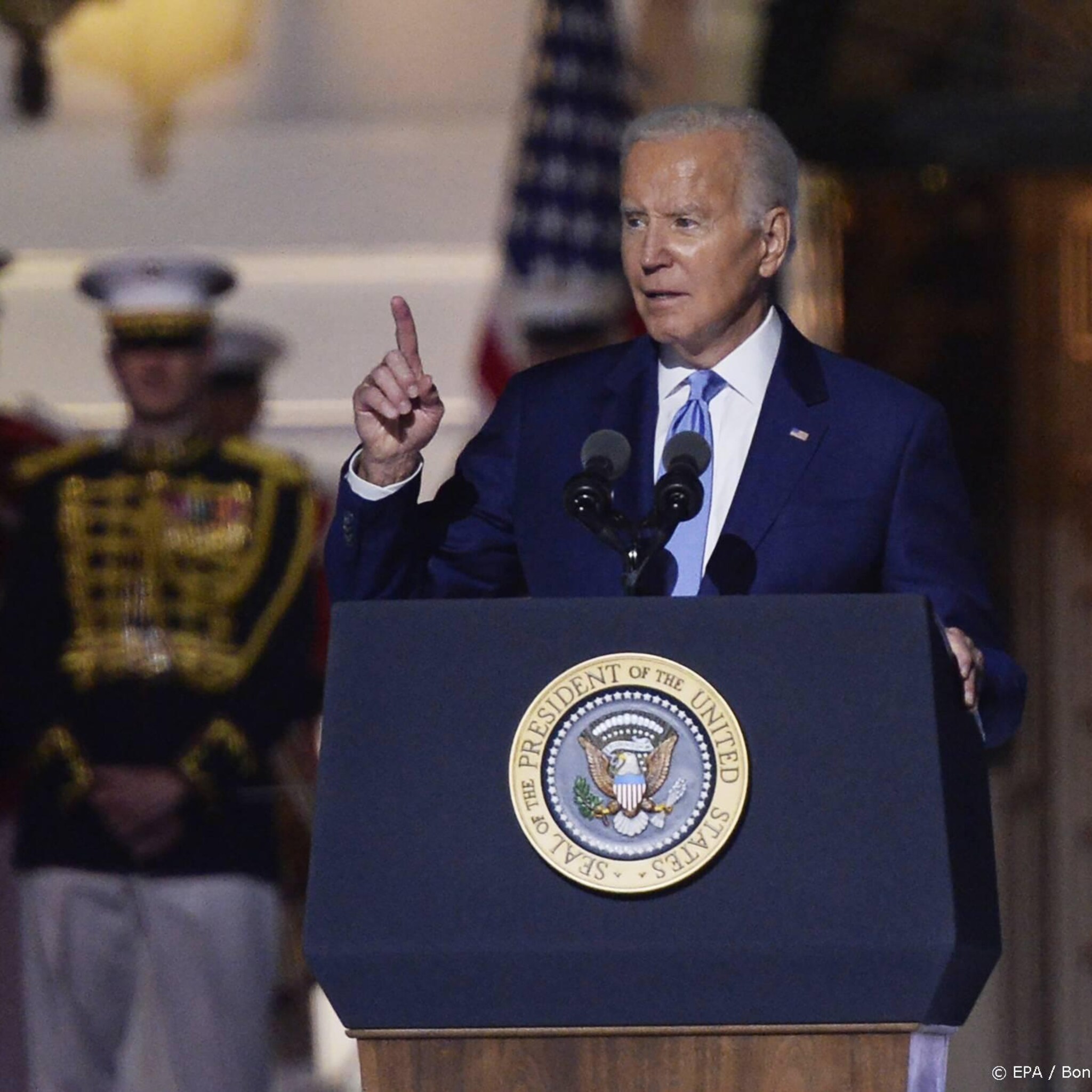 witte huis regering biden monitort onrust op financiele markten