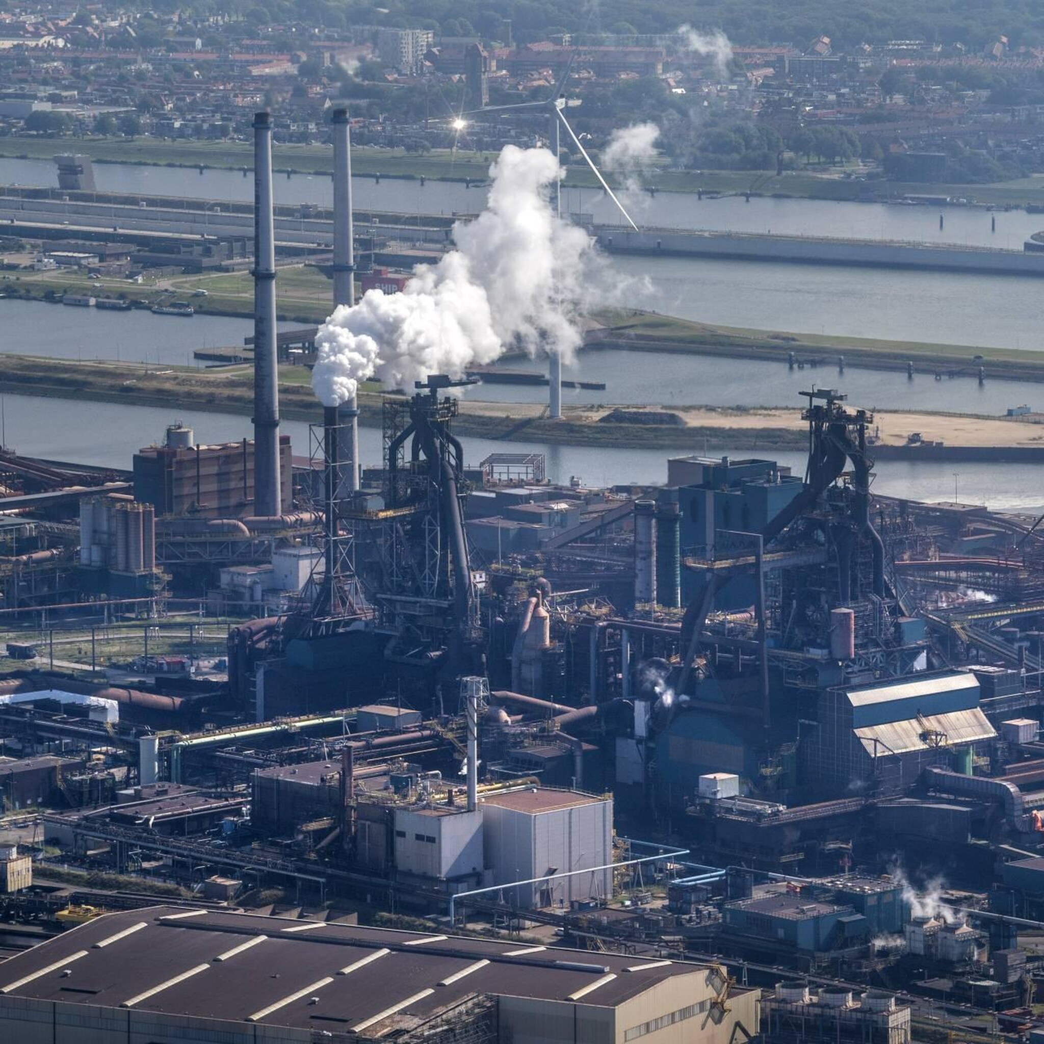omgevingsdienst scherpt vergunning tata steel aan