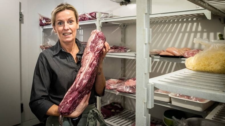 Ilona van Ree (biologische slager): ,,Tot nu toe is er niks gezegd over een tegemoetkoming aan ondernemers, en dat is wel wat echt moet gebeuren." Foto: Vincent Jannink