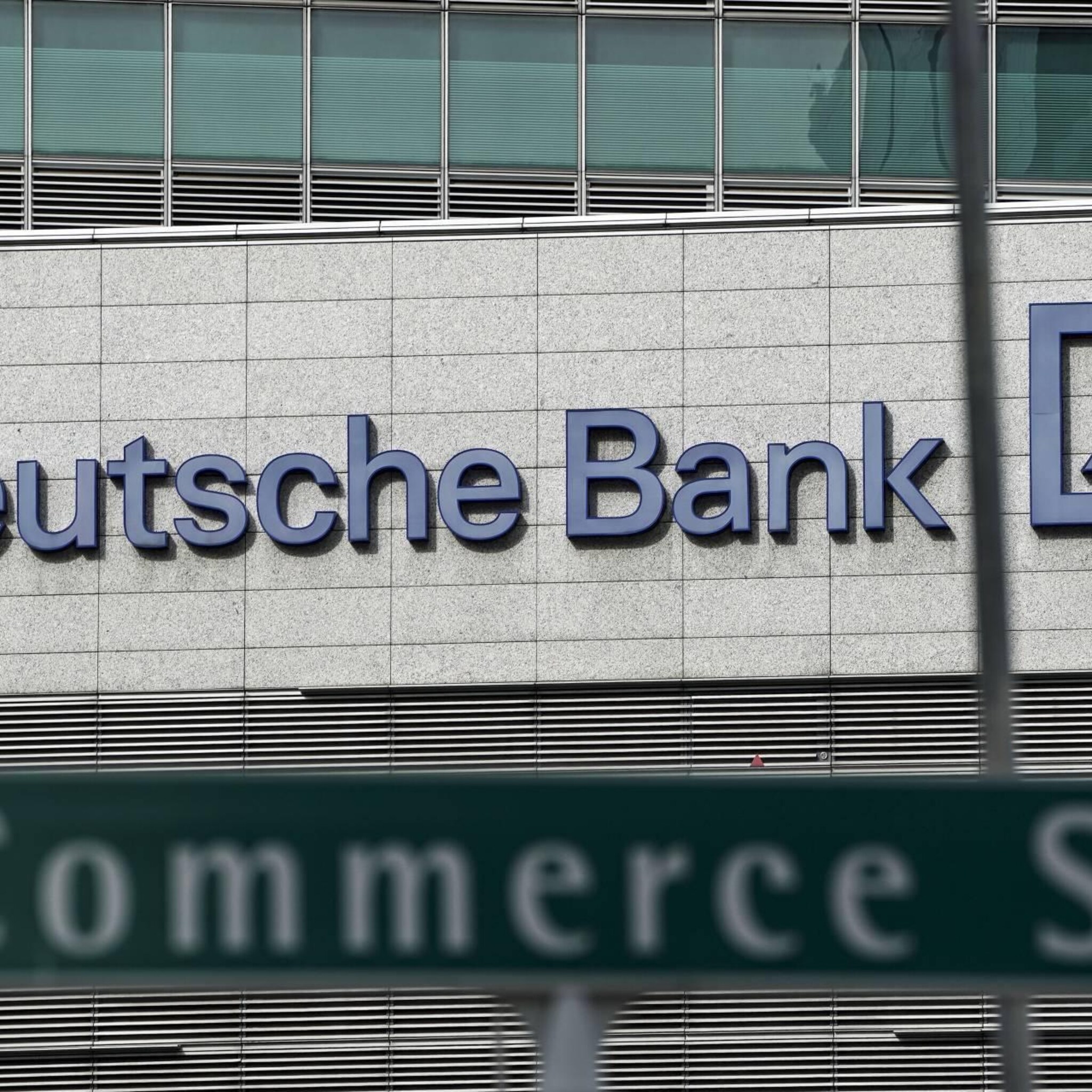 deutsche bank schikt met beleggers over laks toezicht op epstein