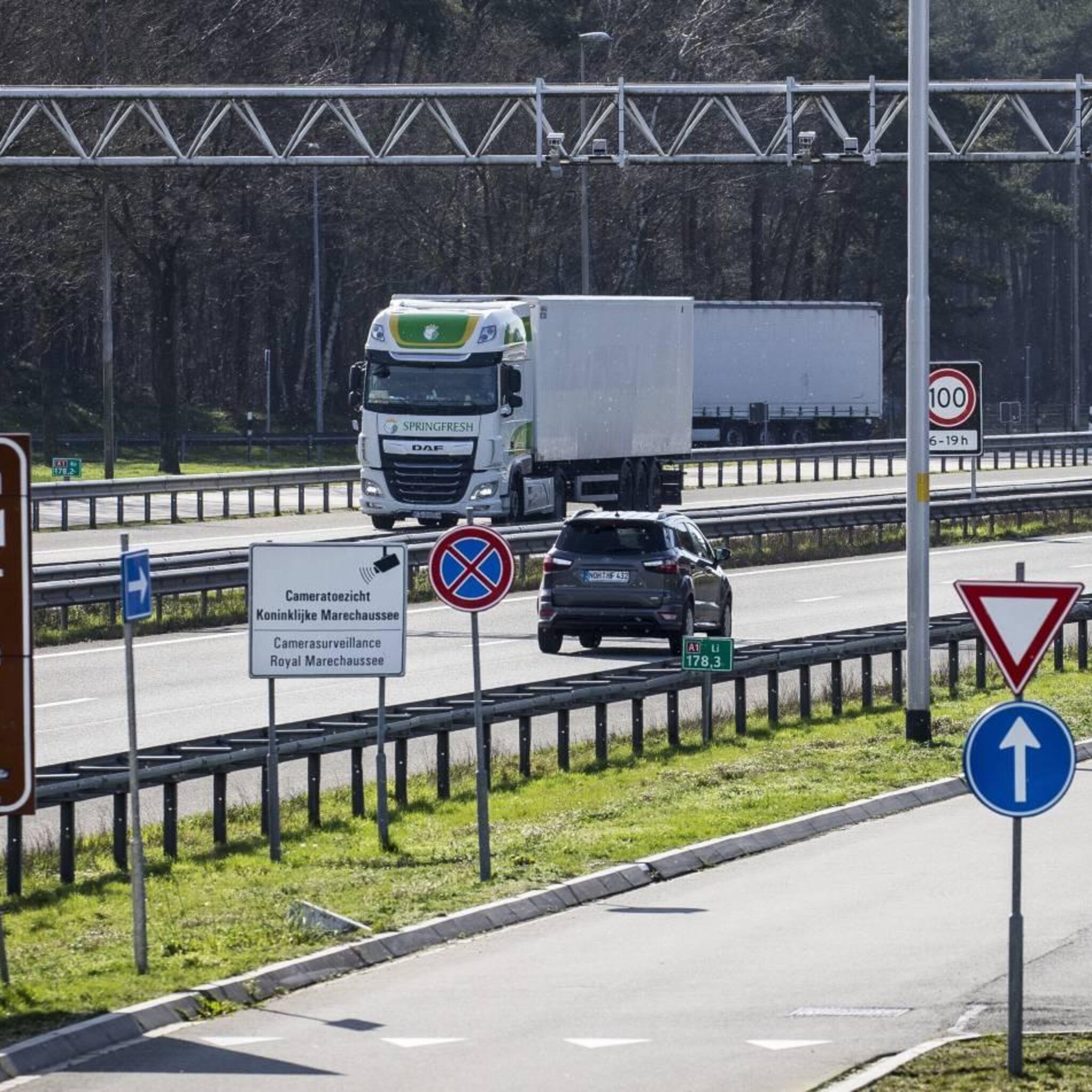 duitse automobilist naar nederland voor goedkopere benzine