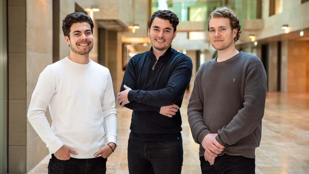 Van links naar rechts: Instant Commerce-oprichters Sam van Hees, Doeke Leeuwis en Coen van Hees. Foto: Instant Commerce