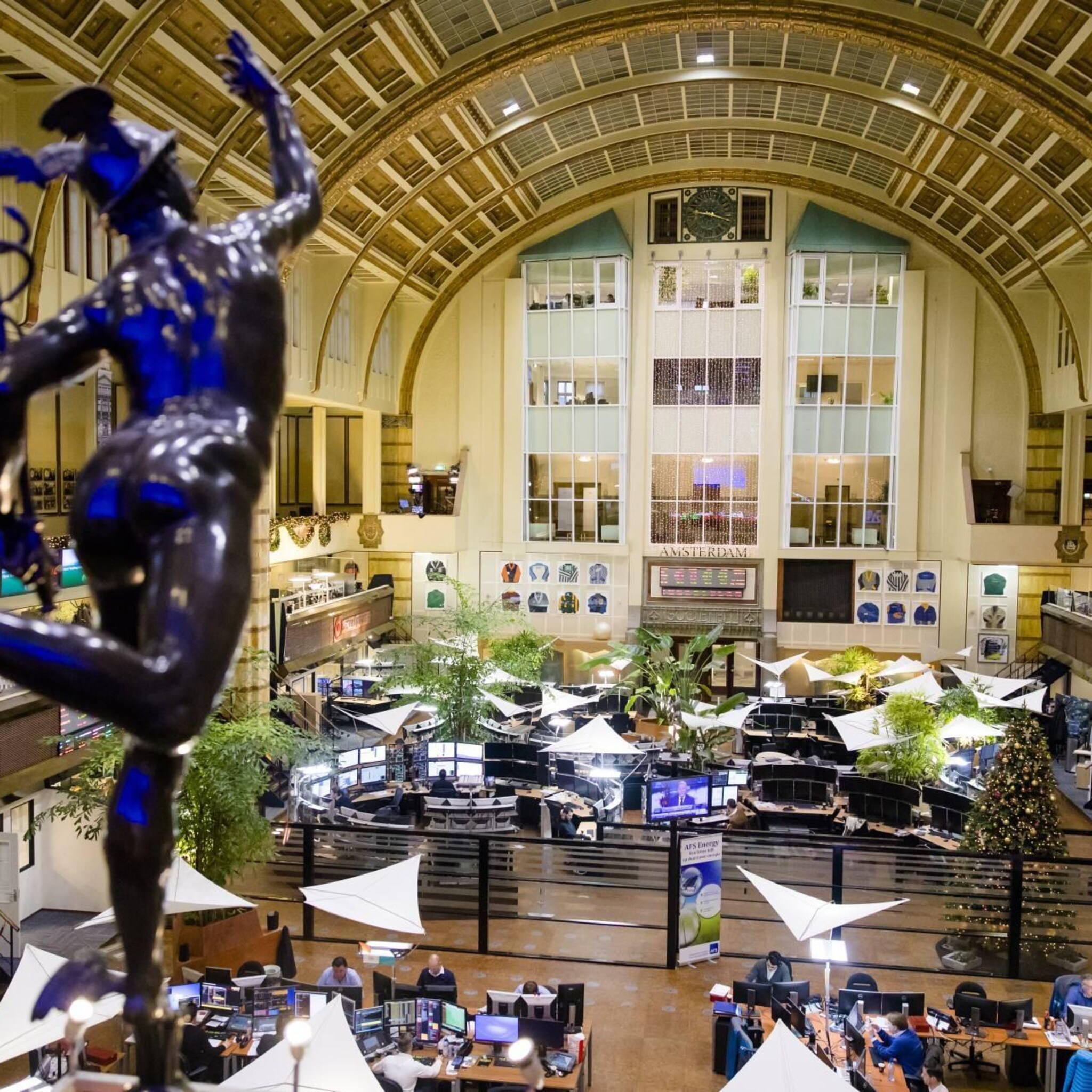 chipbedrijven asmi besi en asml onderaan in dieprode aex