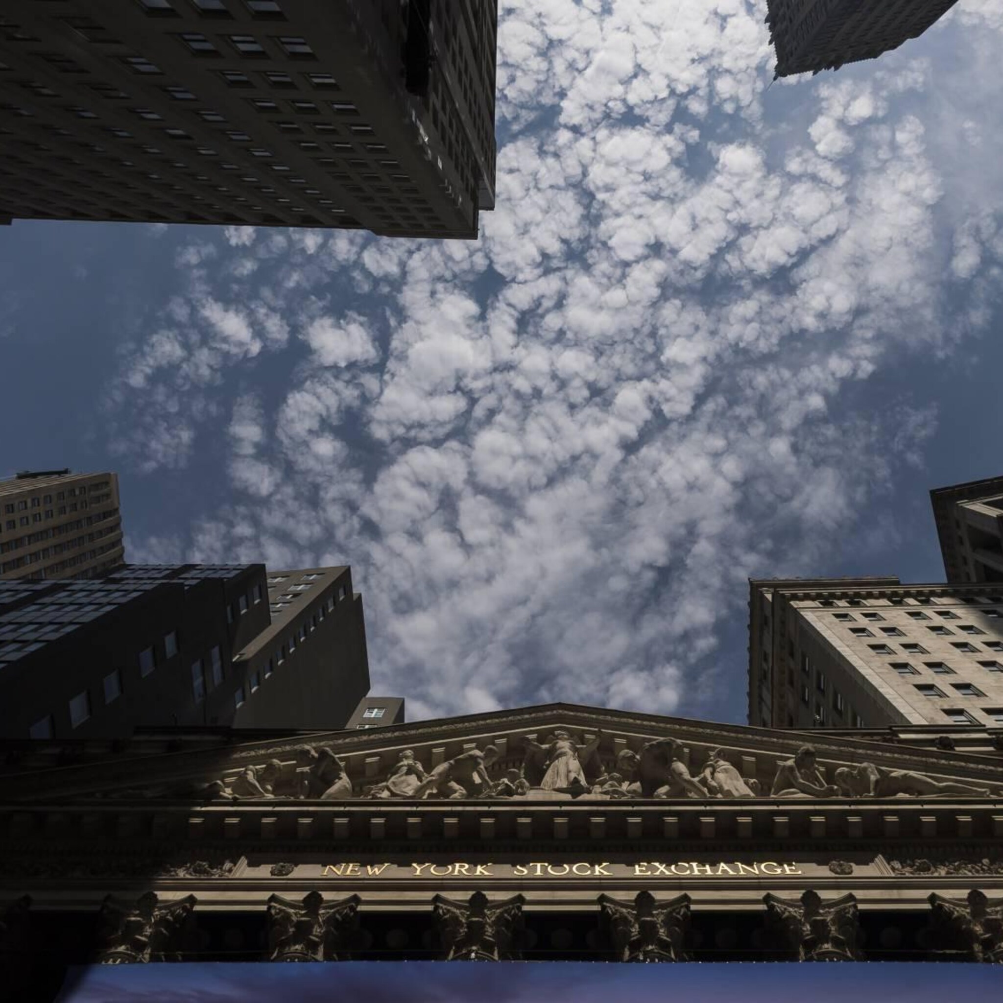 wall street begint licht hoger aan belangrijke fed dag