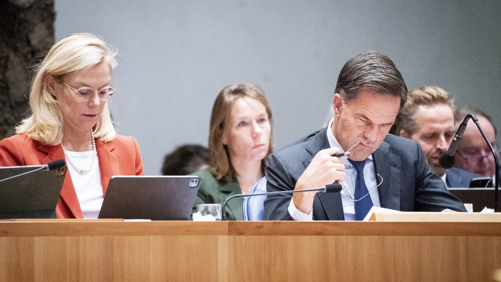 Minister-president Mark Rutte en minister van Financien Sigrid Kaag tijdens de eerste dag van de Algemene Politieke Beschouwingen. Tijdens het debat werd gesproken over de hoofdlijnen van de miljoenennota en de rijksbegroting. Foto: ANP