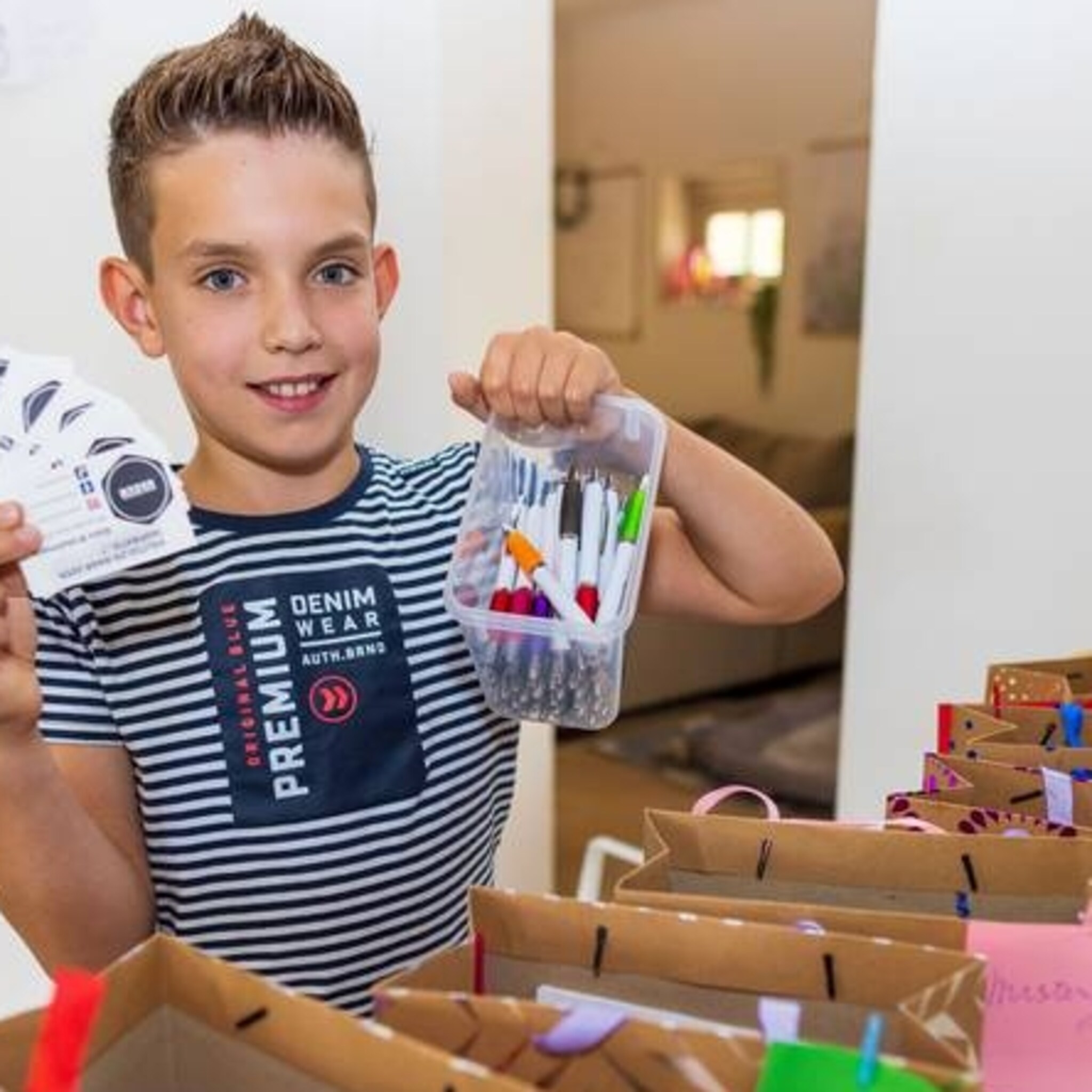 deze 9 jarige ondernemer heeft zijn eigen knutselonderneming
