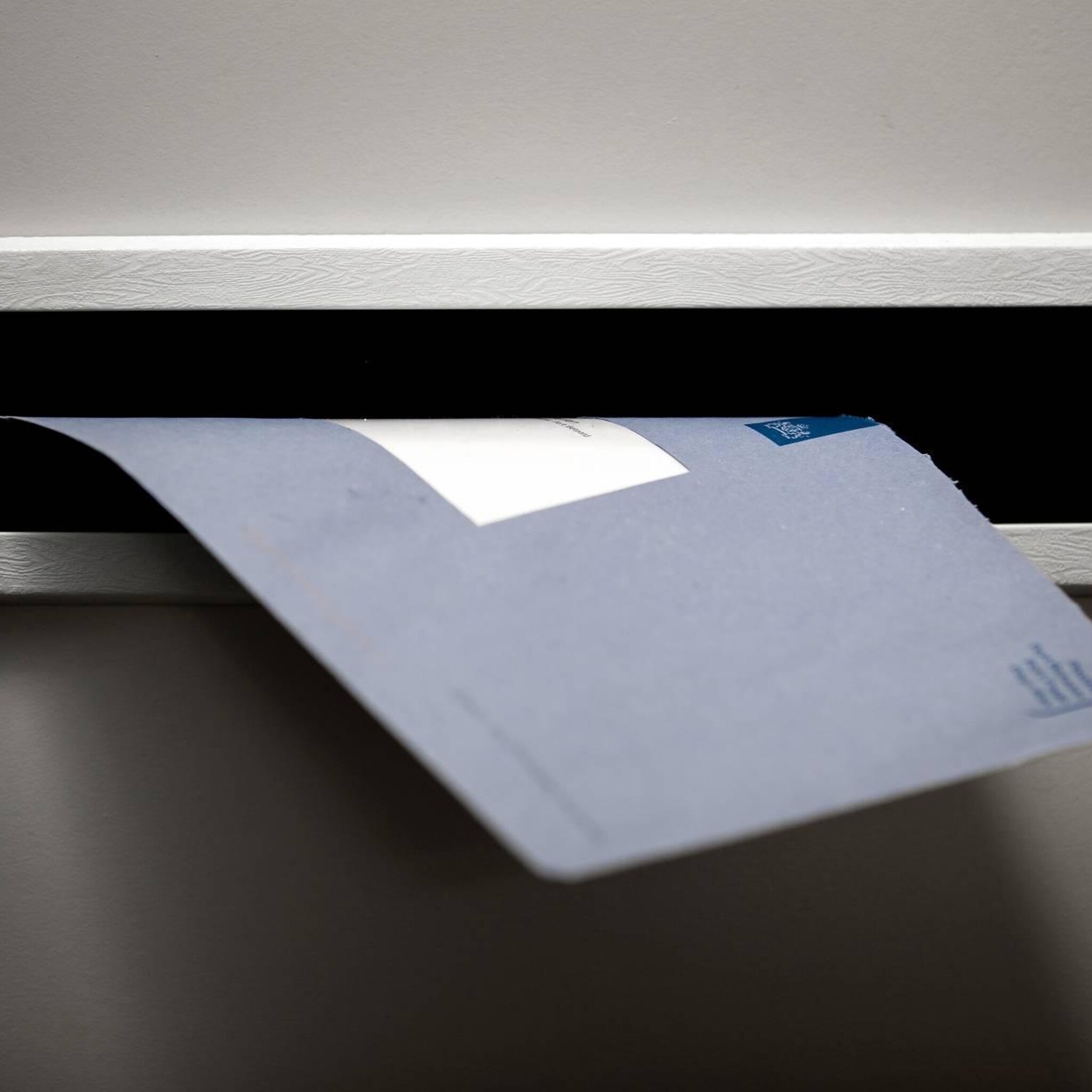 nederlandse staat leent iets minder door hogere belastinginkomsten