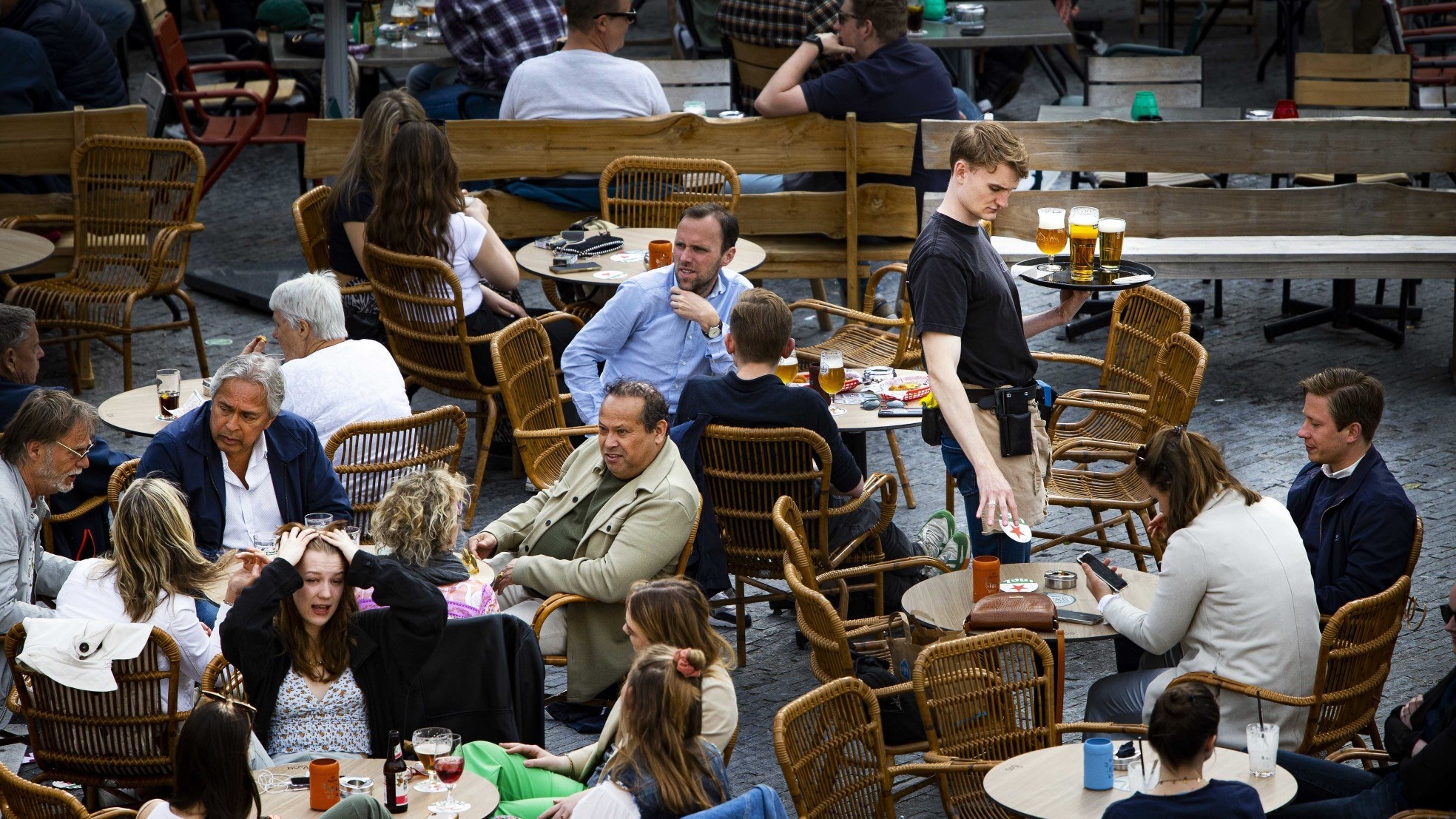 Drukte op een Utrechts terras. Foto: ANP