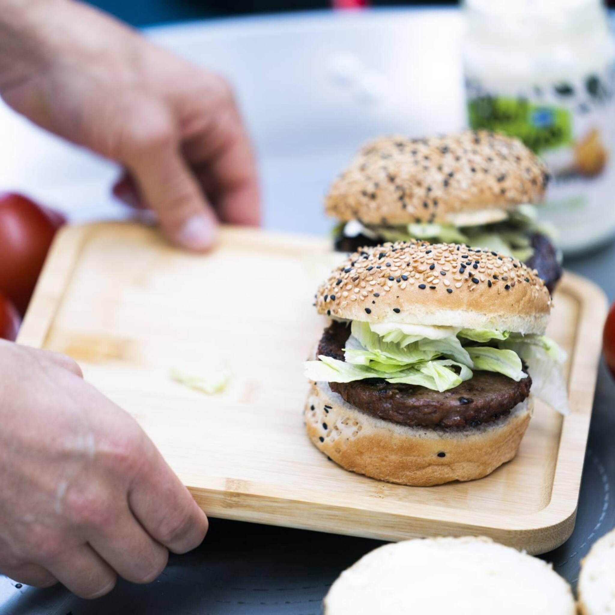 topbestuurder beyond meat geschorst na bijten andere man