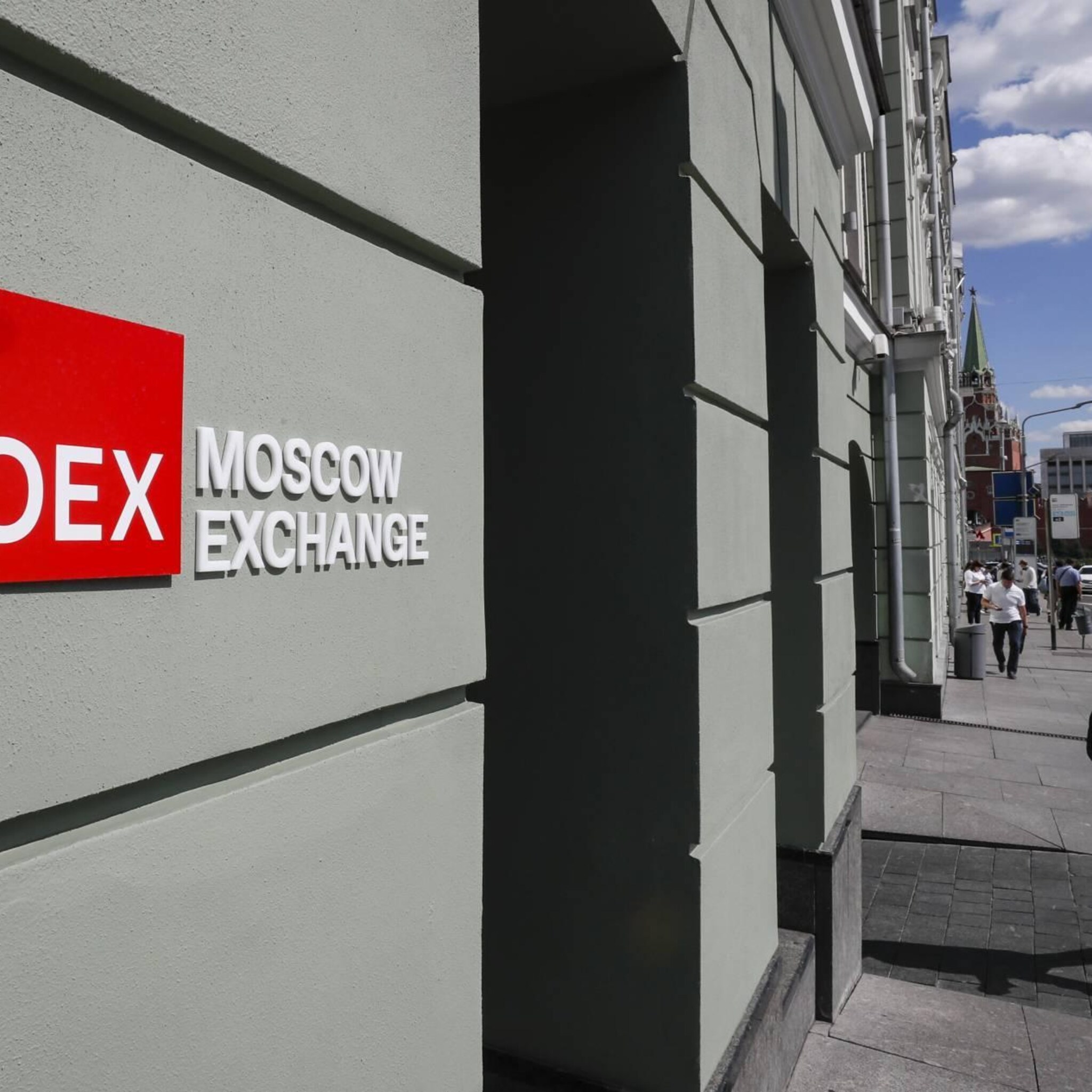 beurs moskou keldert door plannen referenda in oekraiense regio s