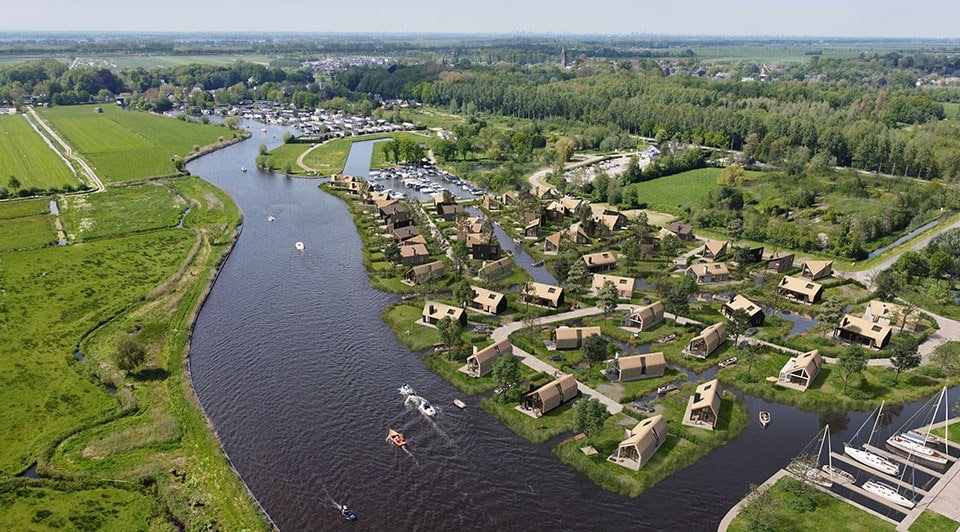 Op dit moment is Dutchen bezig met de ontwikkeling van recreatiegebied Zuydoever. Een prachtig natuurgebied aan de Loosdrechtse Plassen.