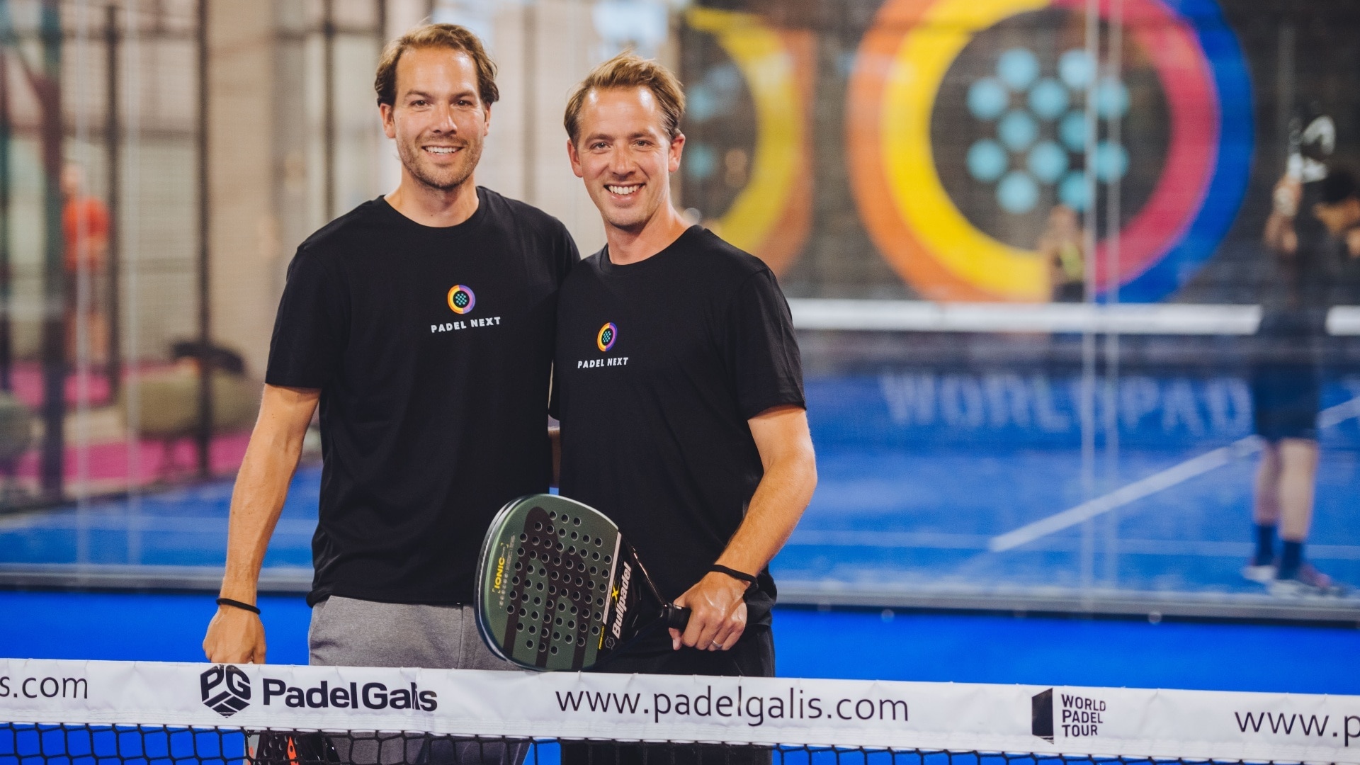 Friso (links) en Christian van den Broek zijn samen met hun zus Charlotte oprichters van Padel NEXT. Foto: Jelle Draper
