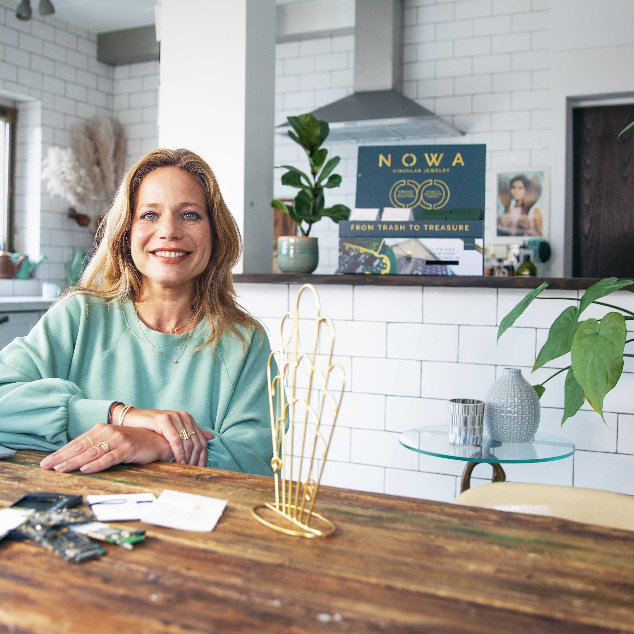 slim circulair ondernemen van oude mobiele telefoons sieraden maken