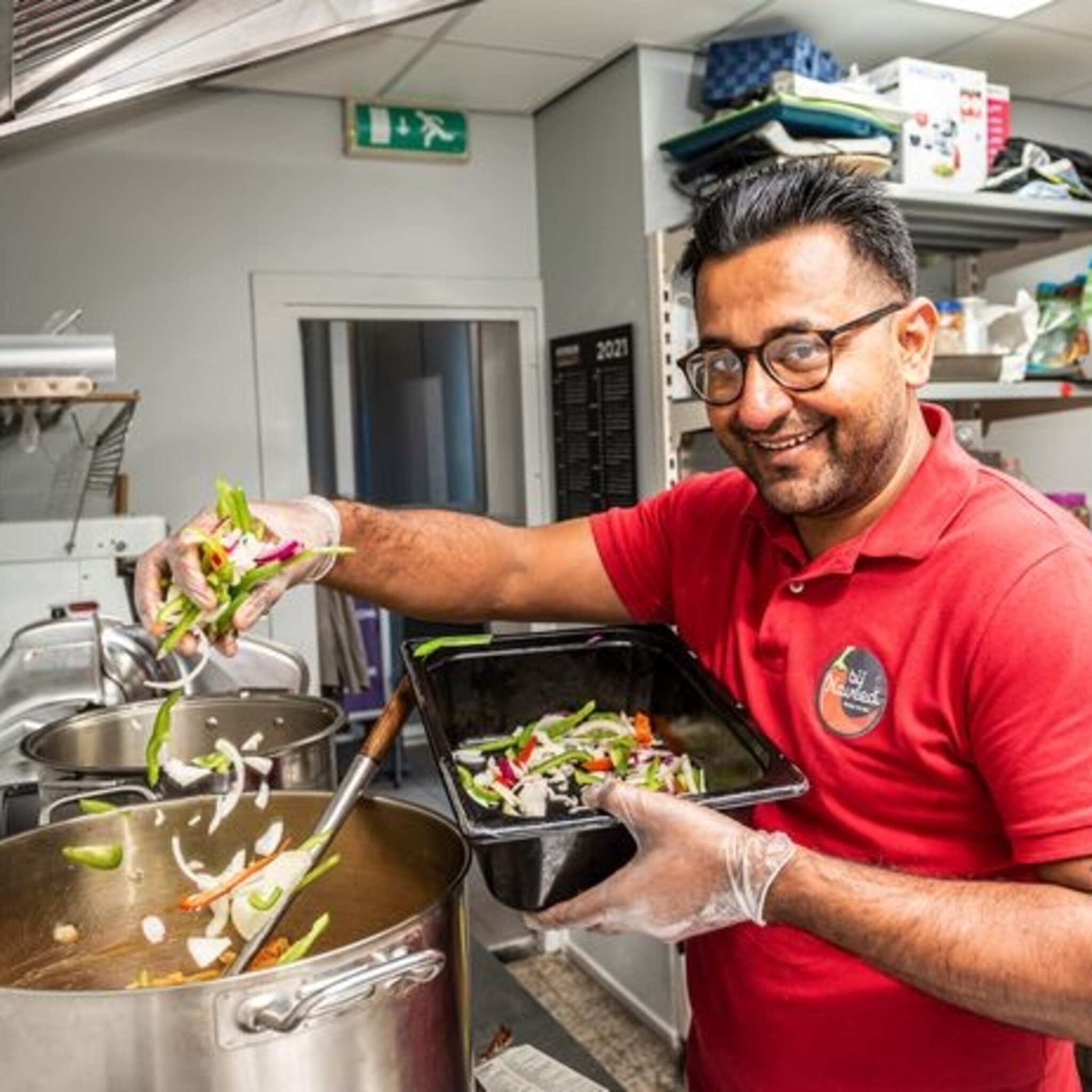 pakistaans eten van naveed is hit in oer hollands boerendorp de mensen blijven maar terugkomen