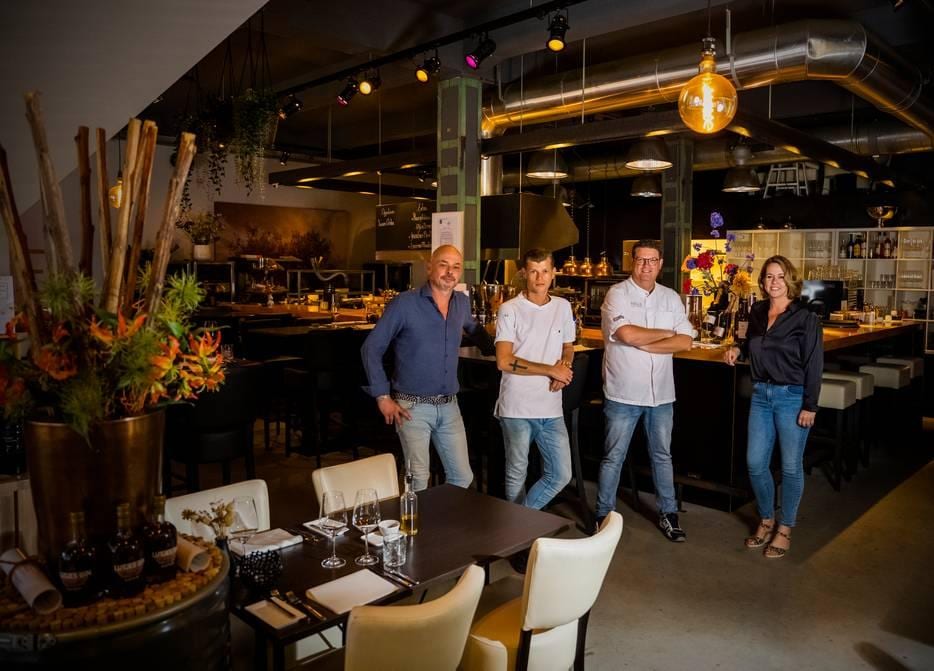 Sven Lutteman, Nick Wigchert, Henk Jan van Beek en Tamara Lutterman van restaurant Unique. Foto: AD/Frank de Roo.