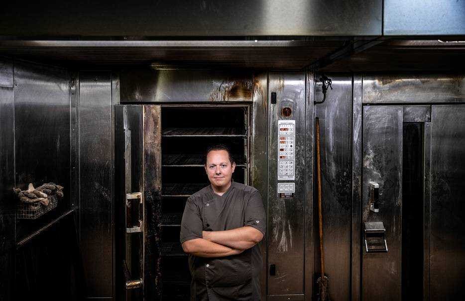 Bakker Marcel van Zwam van de Gebackerij uit Nuenen en Deurne gaat in een klap zes keer zoveel betalen voor zijn energierekening. Foto: AD - René Manders/DCI Media.