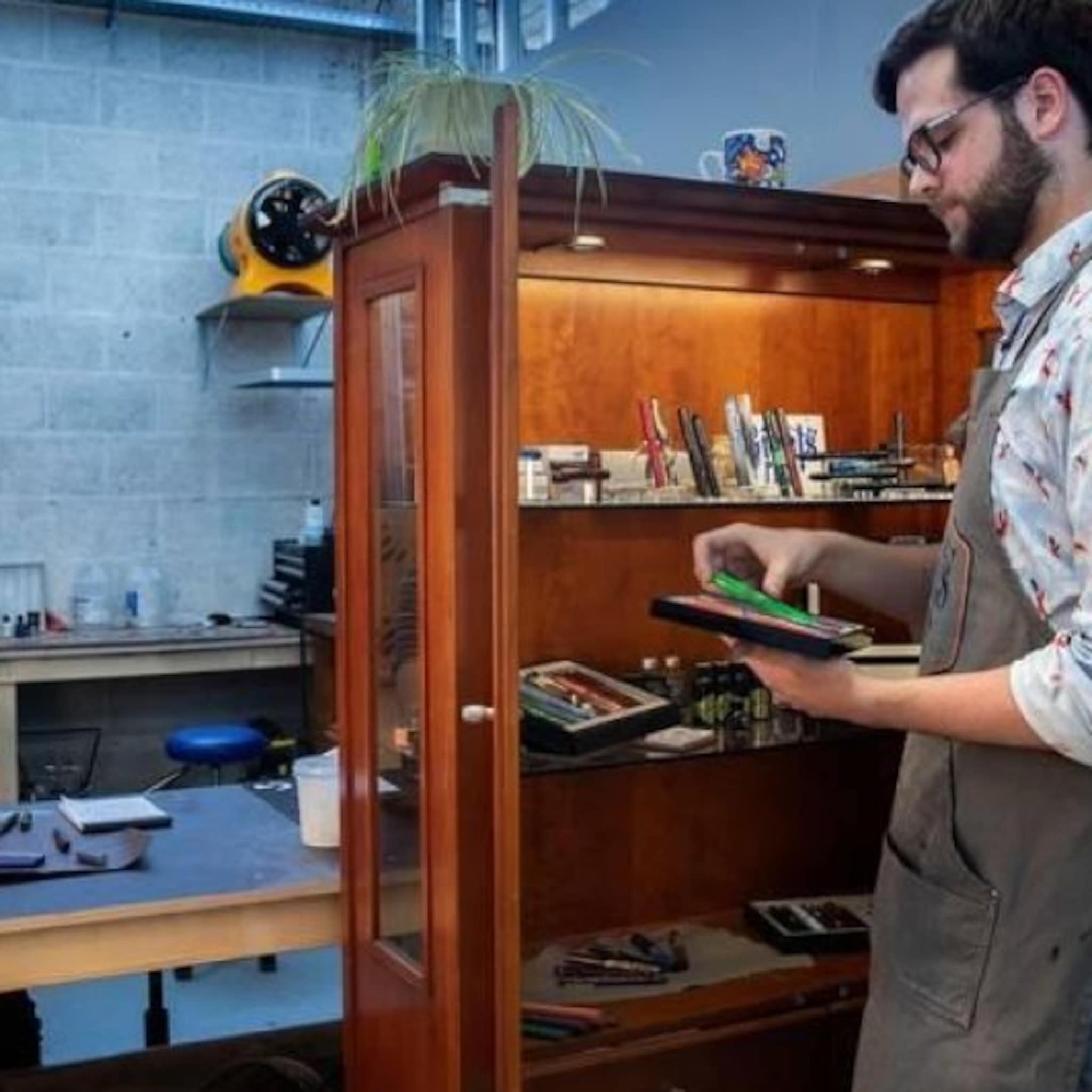 broers teun en joep runnen vulpennenfabriekje een handgemaakte vulpen is als een sjiek horloge