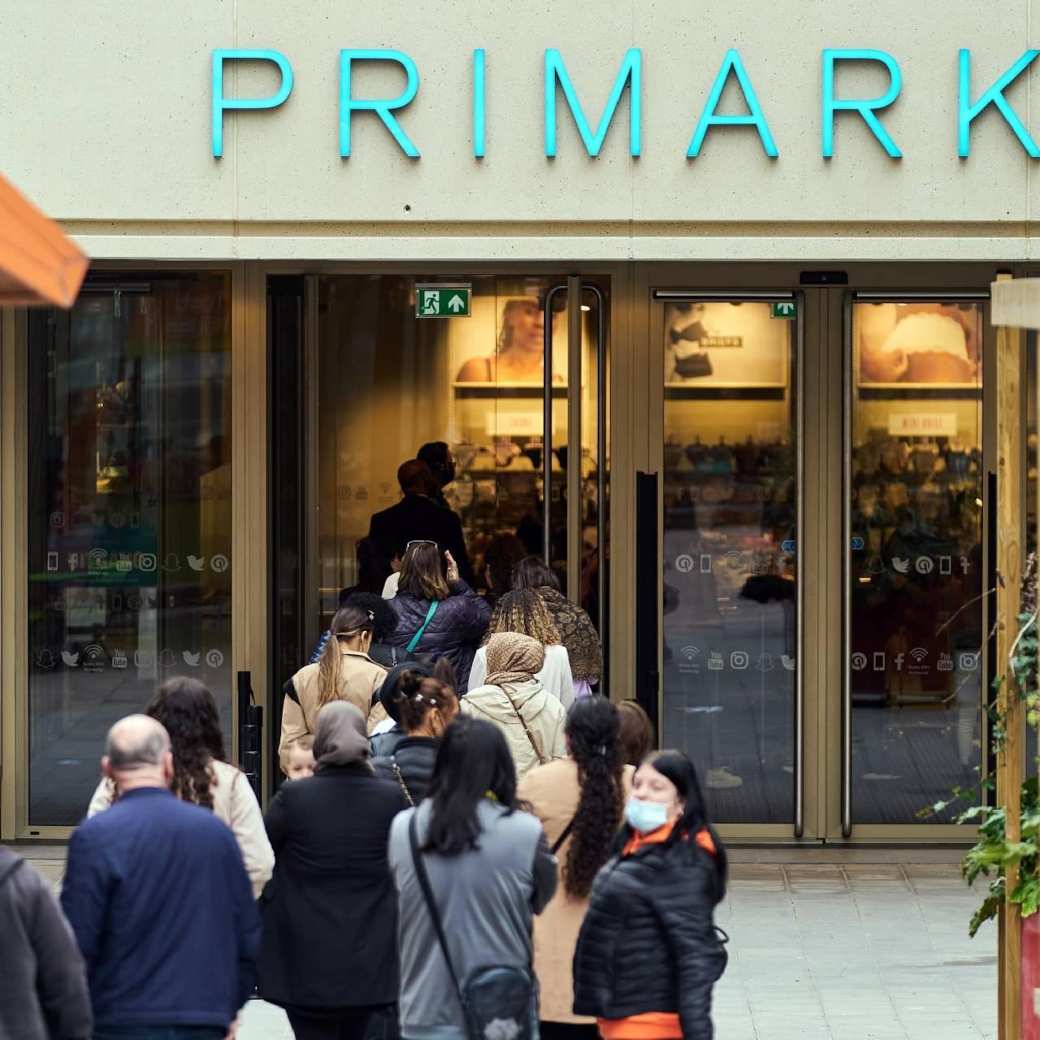 primark moeder waarschuwt voor lagere winst door hoge energienota