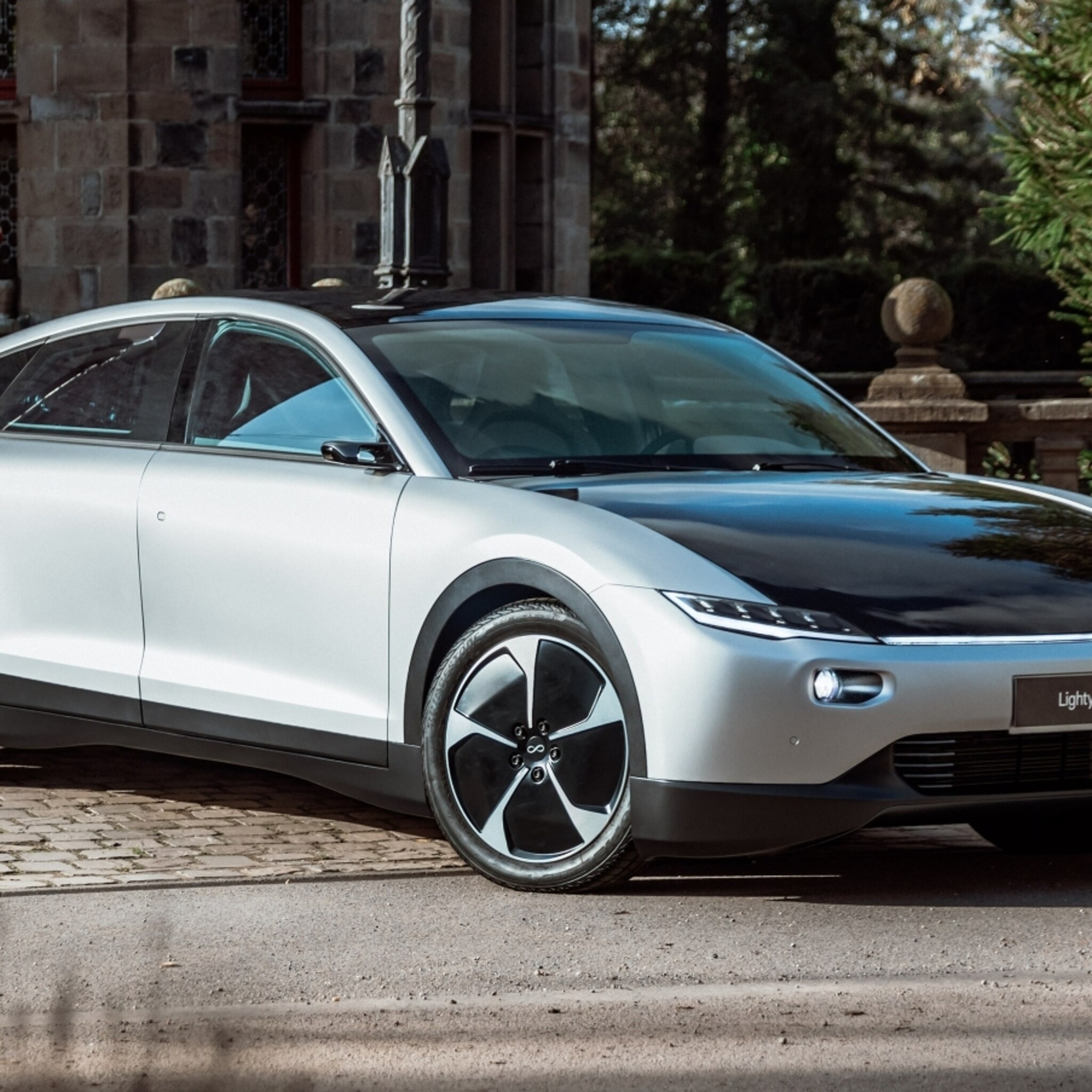 overheid steekt miljoenen in zonneauto brabantse lightyear