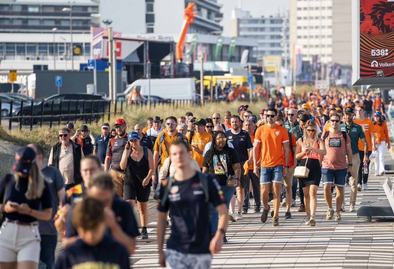 Zandvoort, september 2022. In vier dagen tijd honderdduizenden racefans in de badplaats. Foto: ANP.