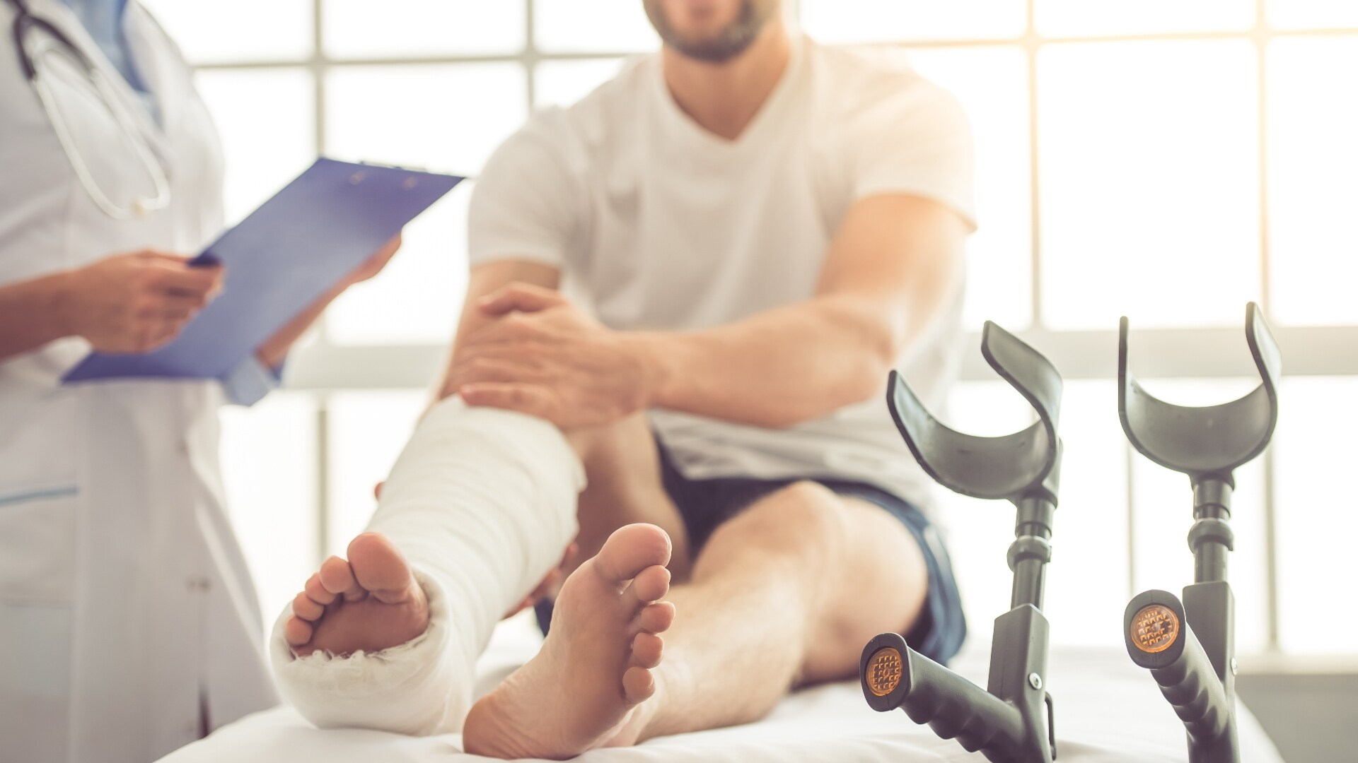 Wacht niet op de verplichte AOV, een ongeluk kan je op ieder moment overkomen. Foto: Shutterstock