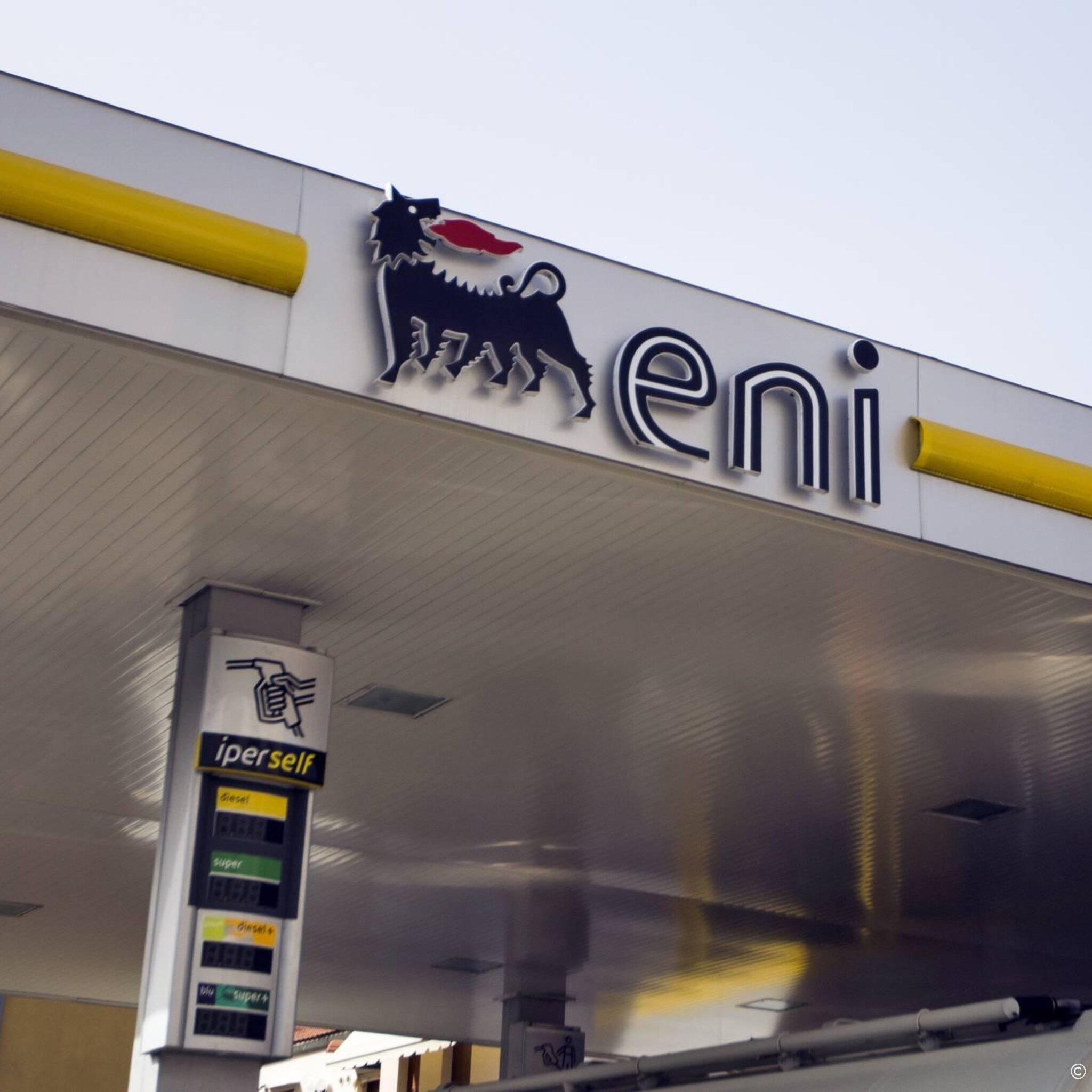 hackers vallen computernetwerk italiaans olieconcern eni aan