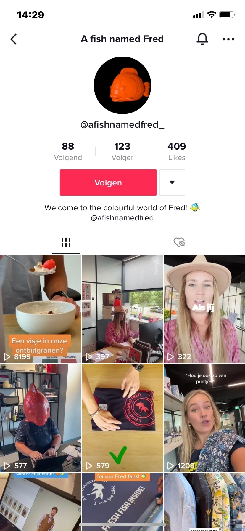 De profielpagina van A Fish Named Fred. Te zien is dat de meest recent geplaatste video tot nu toe het best scoort. De Keijzer verklaart de keuze voor deze content: ,,Qua inhoud triggert dit. Je ziet een visje in ontbijtgranen, wat niet normaal is. Zo maken nieuwe mensen op een unieke manier kennis met A Fish Named Fred. We kunnen Fred (Visje) namelijk overal in verwerken. In onze kleding, maar ook in de pasta, smoothie etc. Zo creëren we herkenning naar Fred."