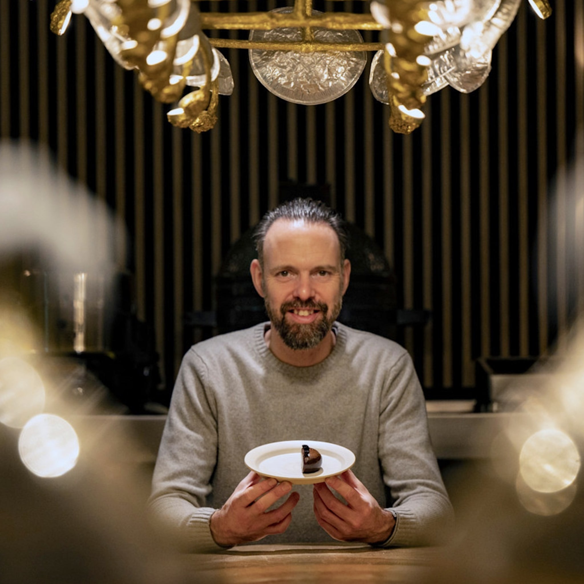 sterrenrestaurant vraagt 100 euro bij reservering want boeken voor 4 maar komen met z n tweeen