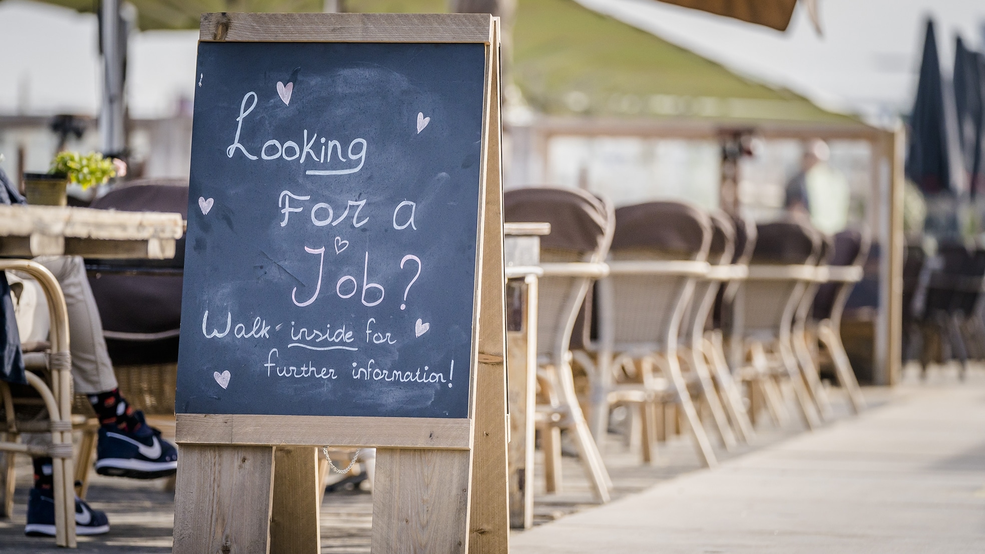 Personeel gezocht bij een strandtent. Bron: Shutterstock