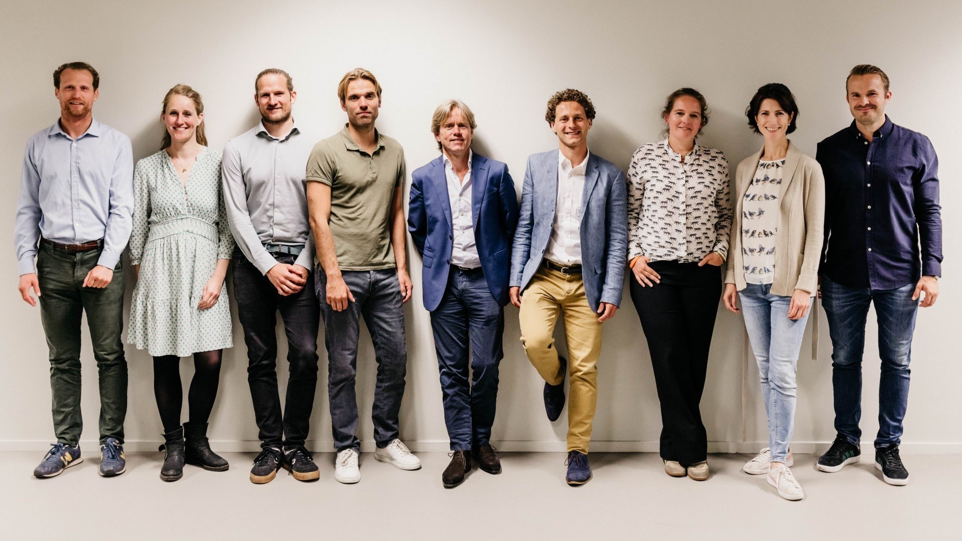 Het team van Solar Monkey met de investeerders. Foto: Solar Monkey