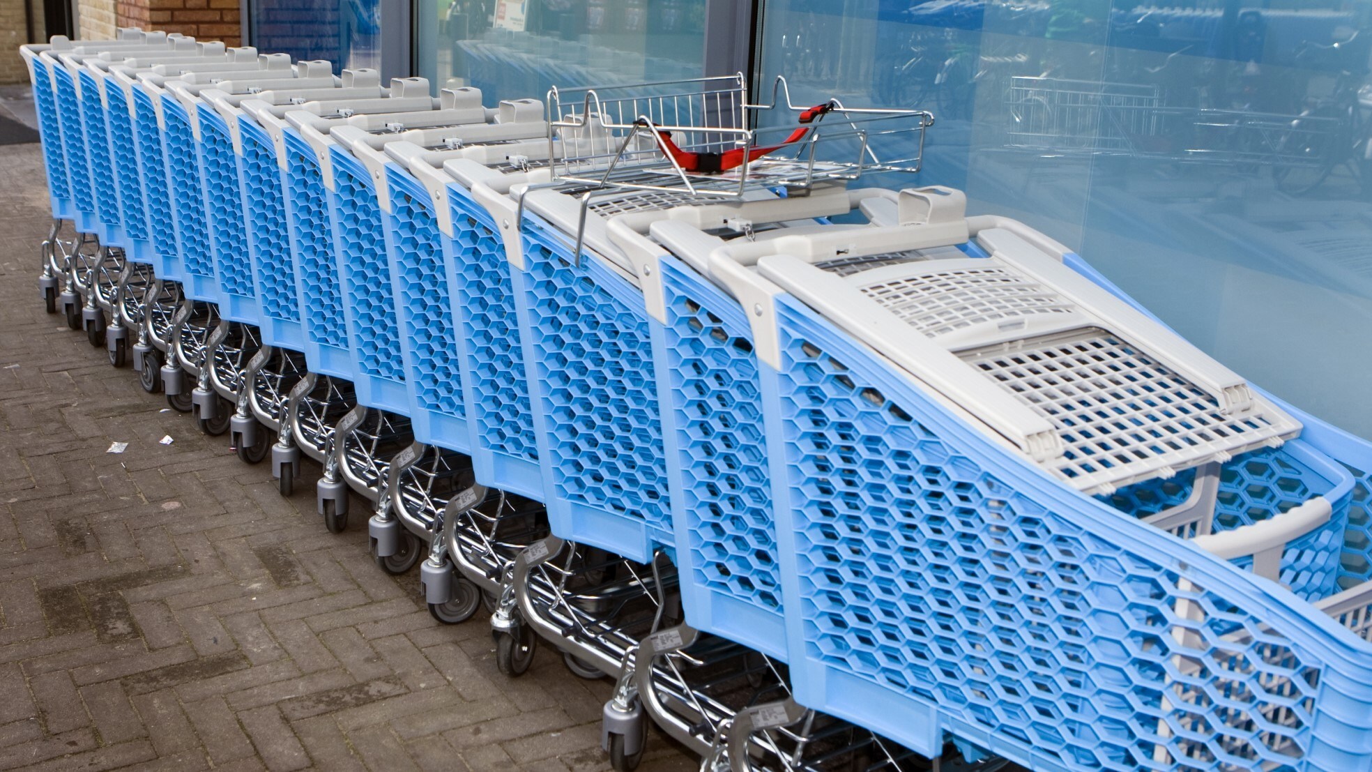 Winkelwagentjes bij een vestiging van Albert Heijn in Hoofddorp. Foto: ANP