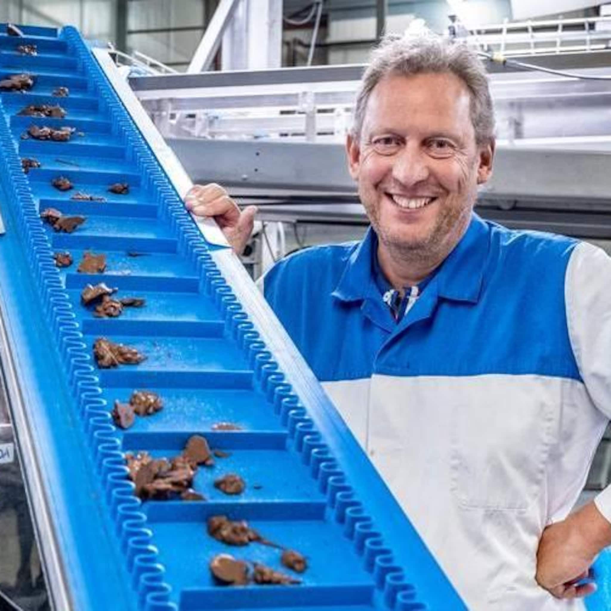 als sjakie in de chocoladefabriek genieten van de pindarots