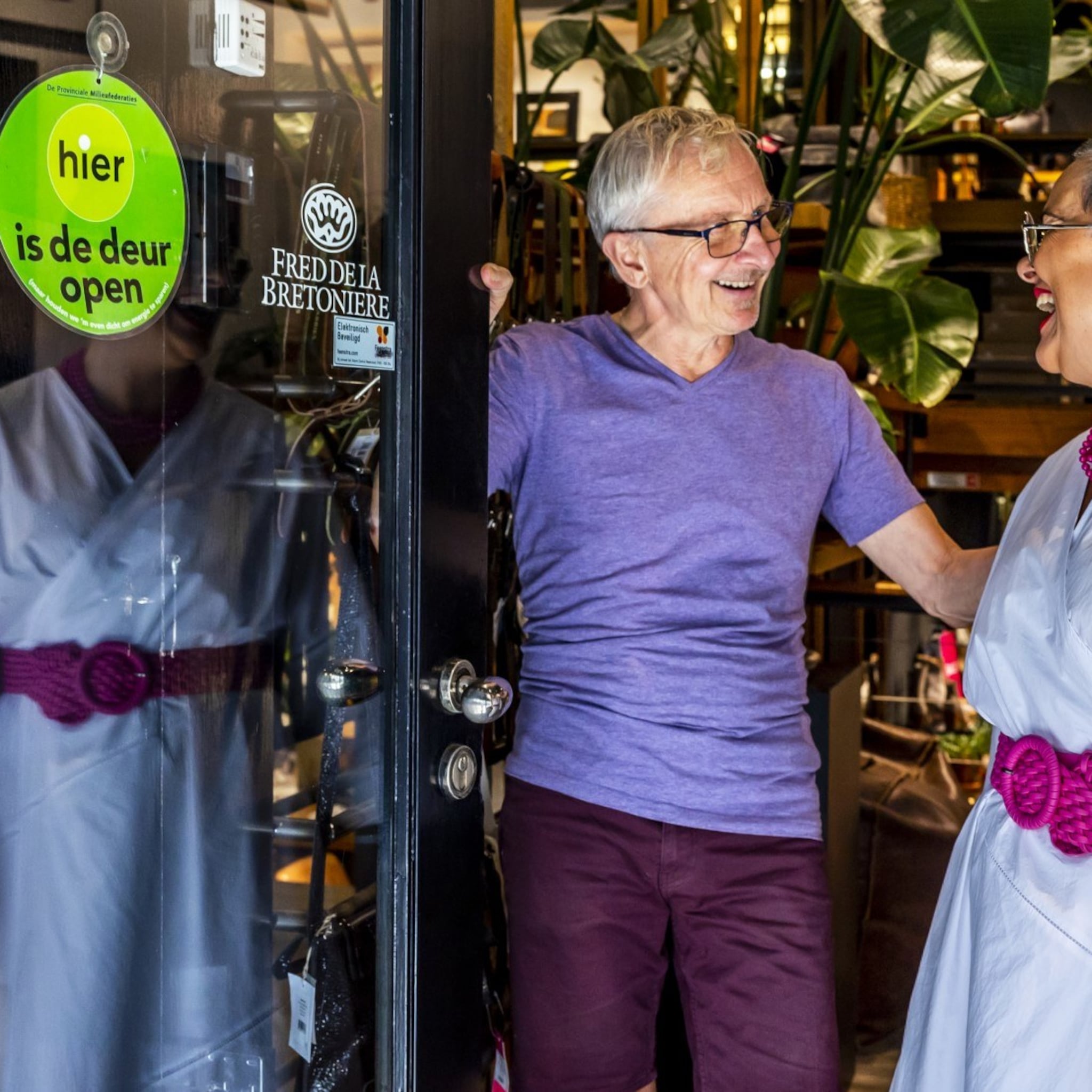 maakt deze automatische winkeldeur de energieslurpende airco s overbodig