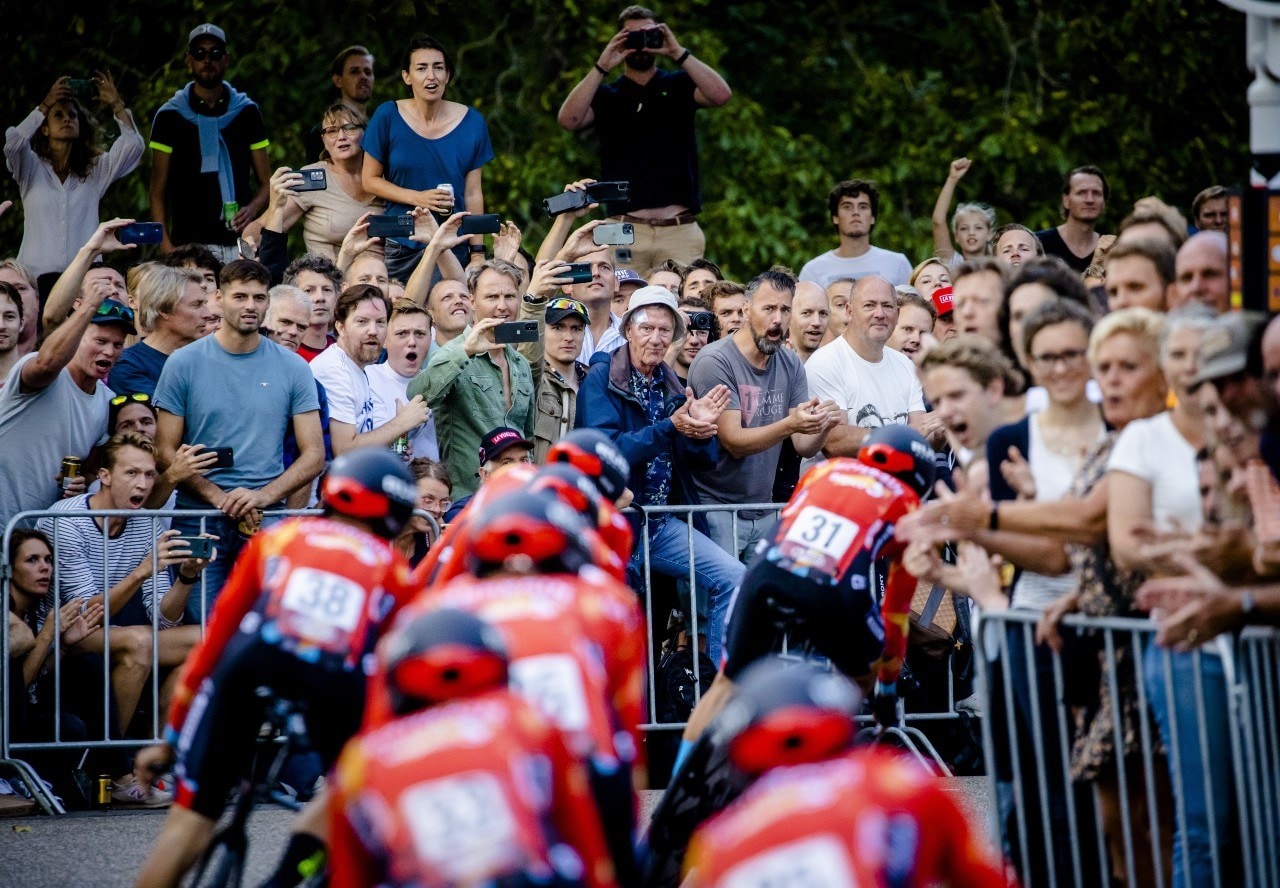 25.000 hekken worden langs het parcours van de Vuelta gezet. Foto: ANP.