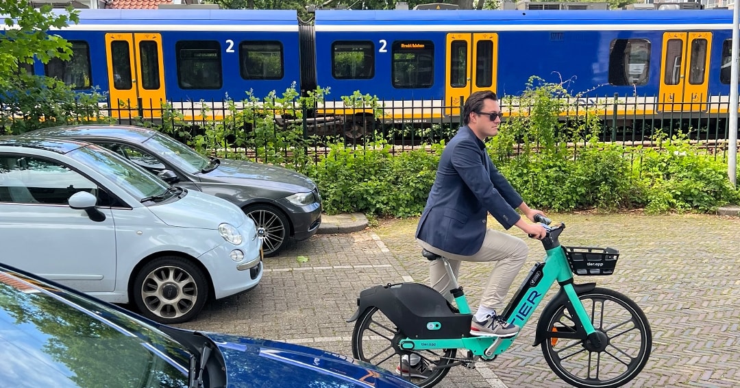 Deelauto’s, deelscooters, deelfietsen, OV en parkeren. Plan, boek en betaal al je vervoer met Gaiyo.