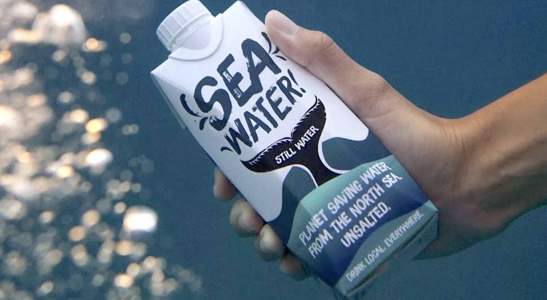 SEA Water zal vanaf maandag bij Albert Heijn in de schappen liggen. Foto: SEA Water
