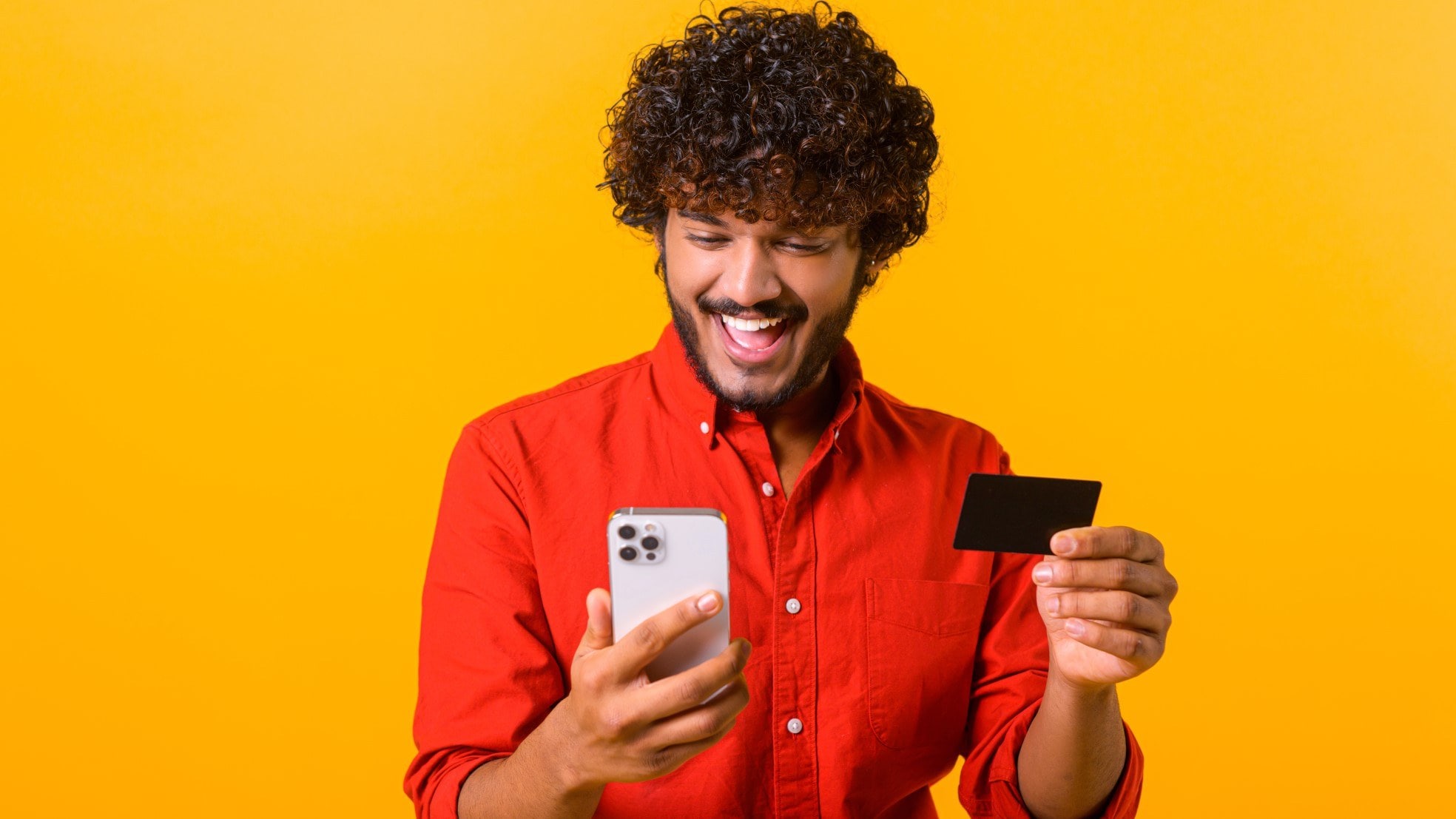 Vooral millenials en Gen Z zien steeds meer voordelen in online winkelen. Foto: Shutterstock