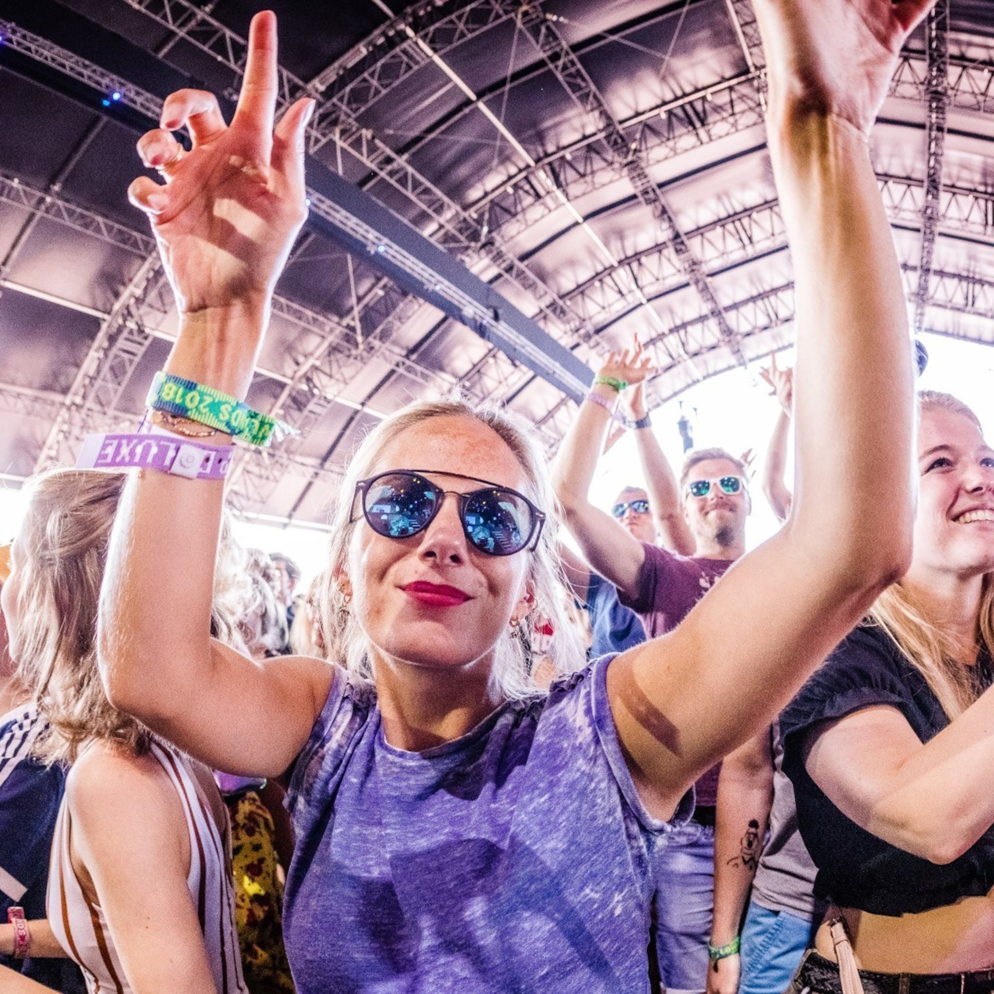 vijf overeenkomsten tussen freelancen en het bezoek aan festivals