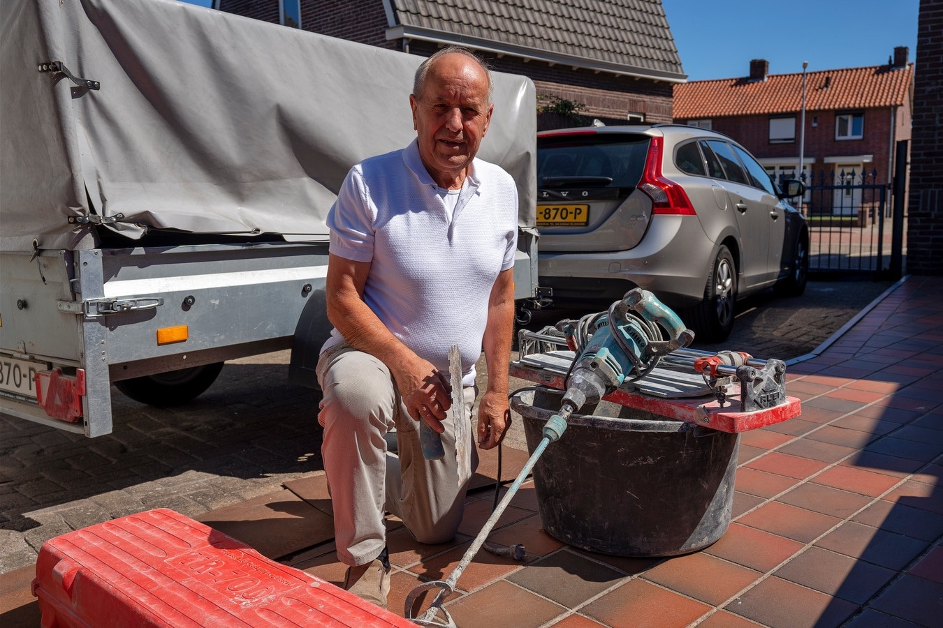 Tegelzetter Jan Manders wil nog niet aan stoppen denken. Foto: Anette van de Goor/DCI Media.