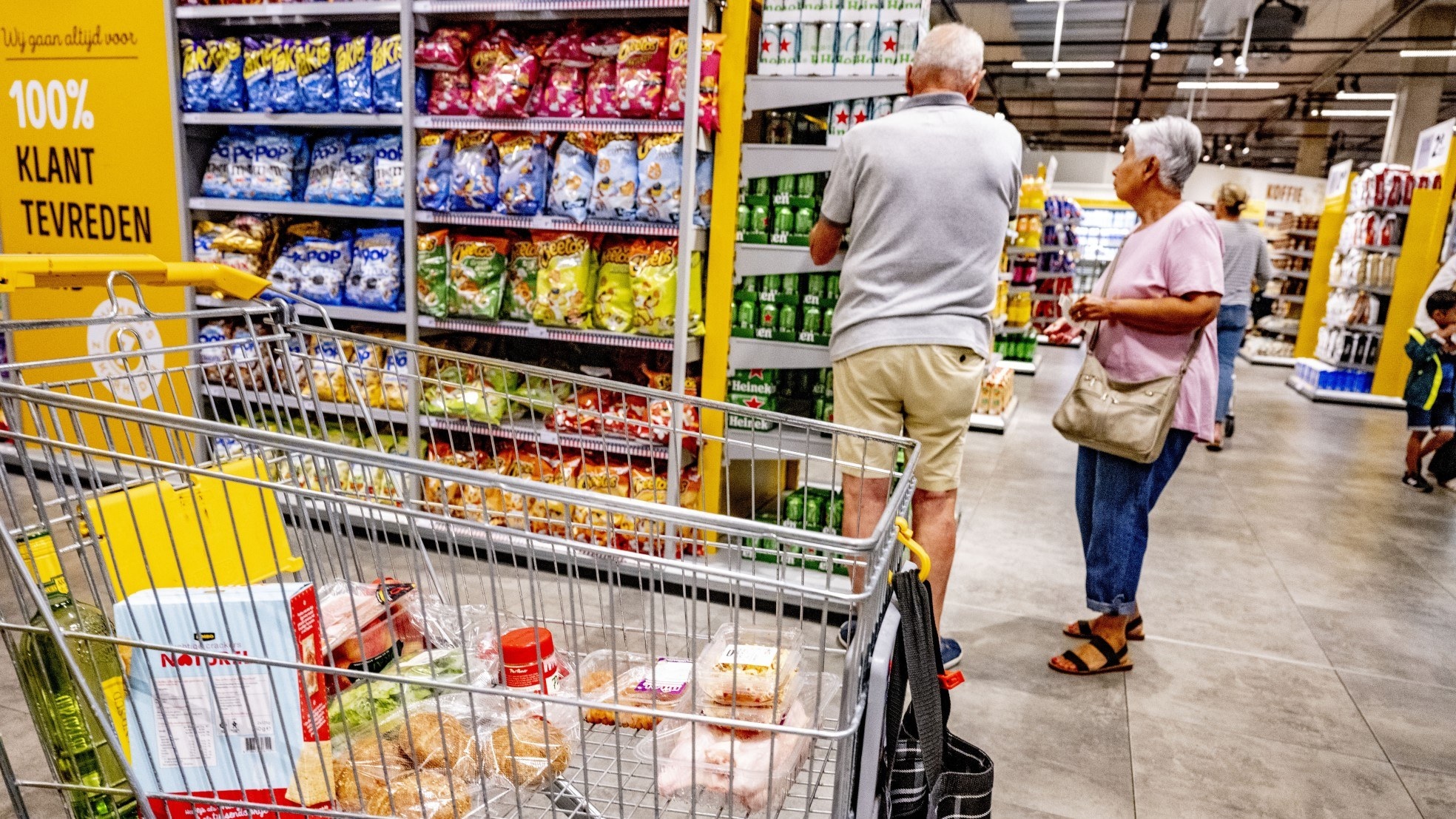 Consumenten hebben steeds vaker moeite om rond te komen met hun dagelijkse boodschappen. Foto: ANP
